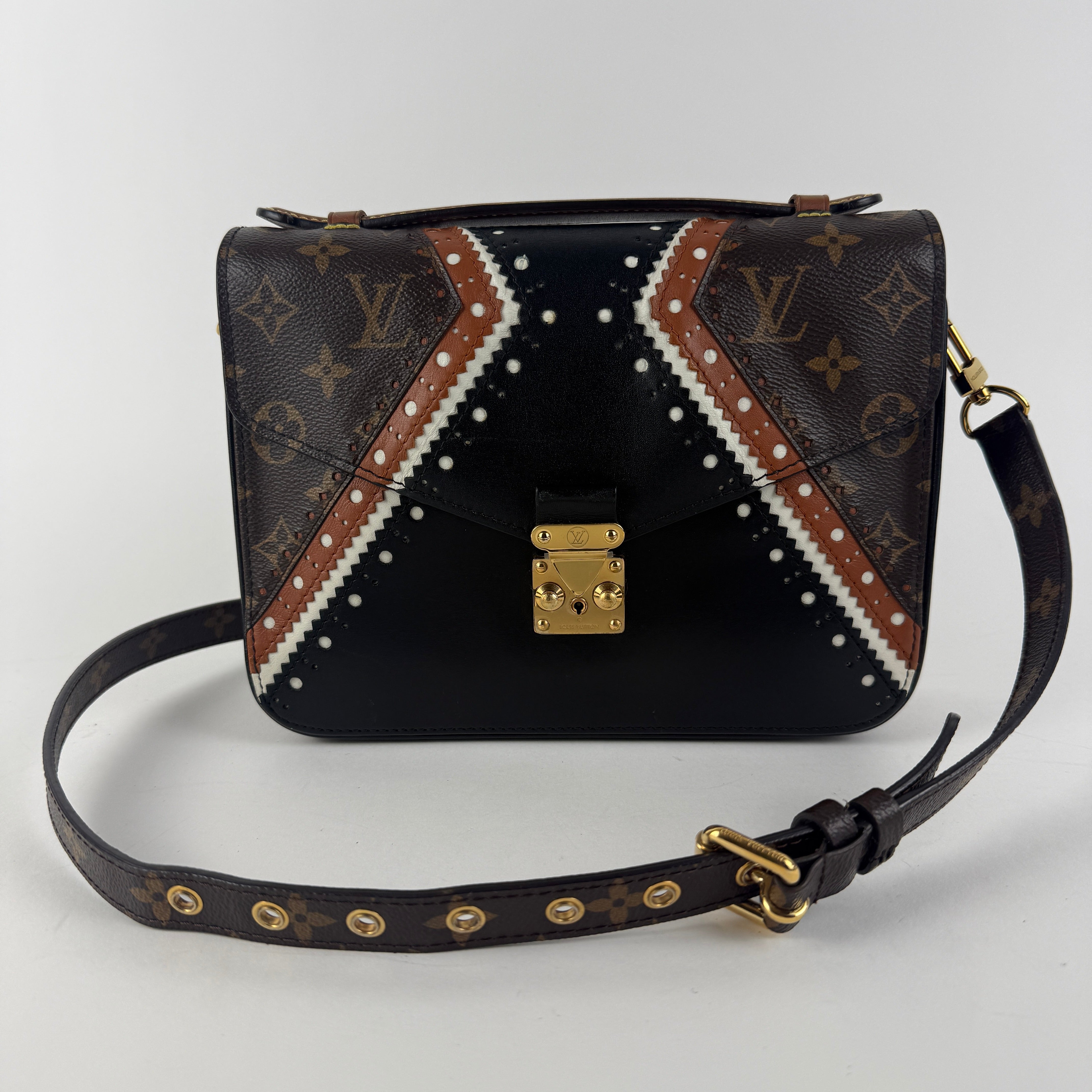 Pochette Métis Limited Edition by Nicolas Ghesquière