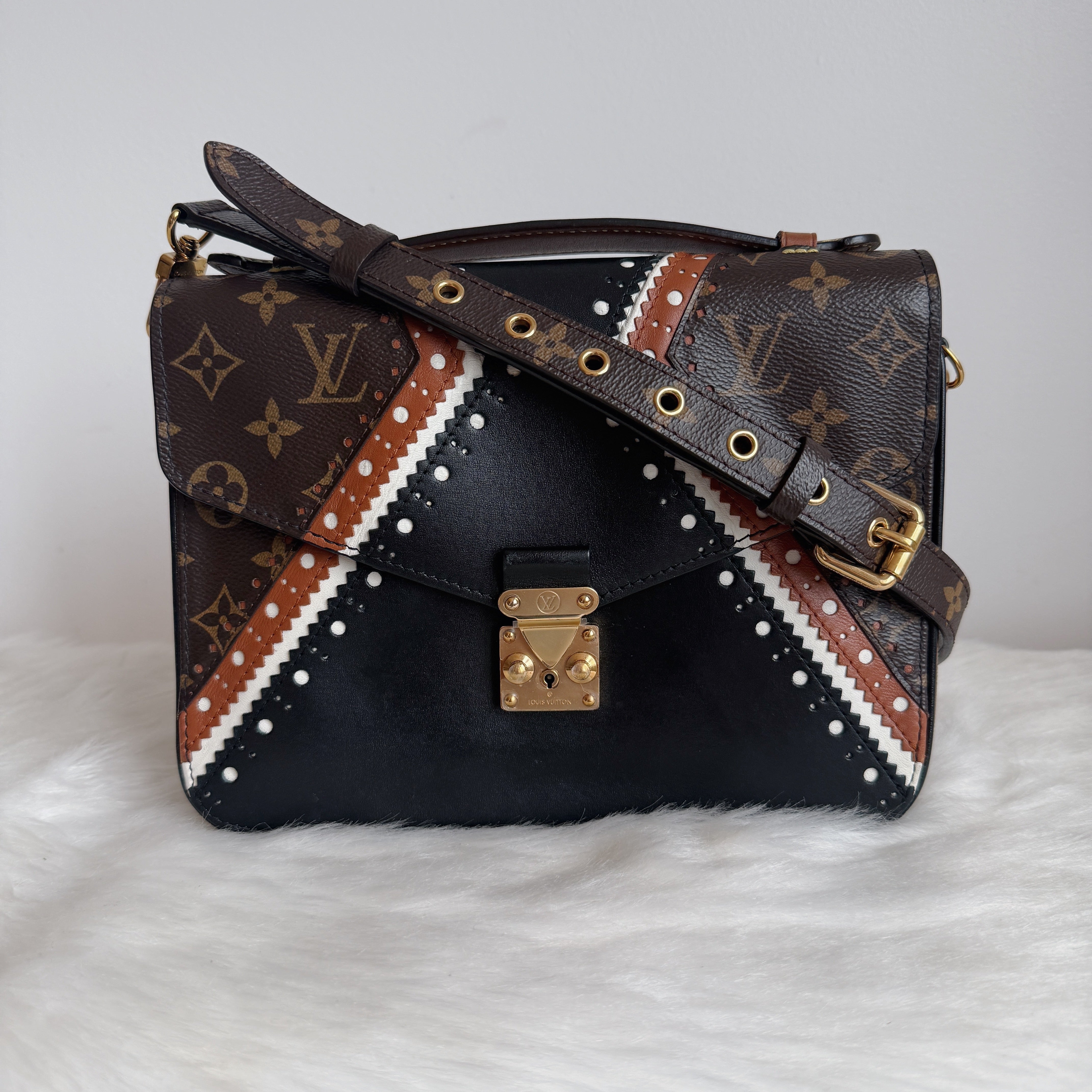 Pochette Métis Limited Edition by Nicolas Ghesquière