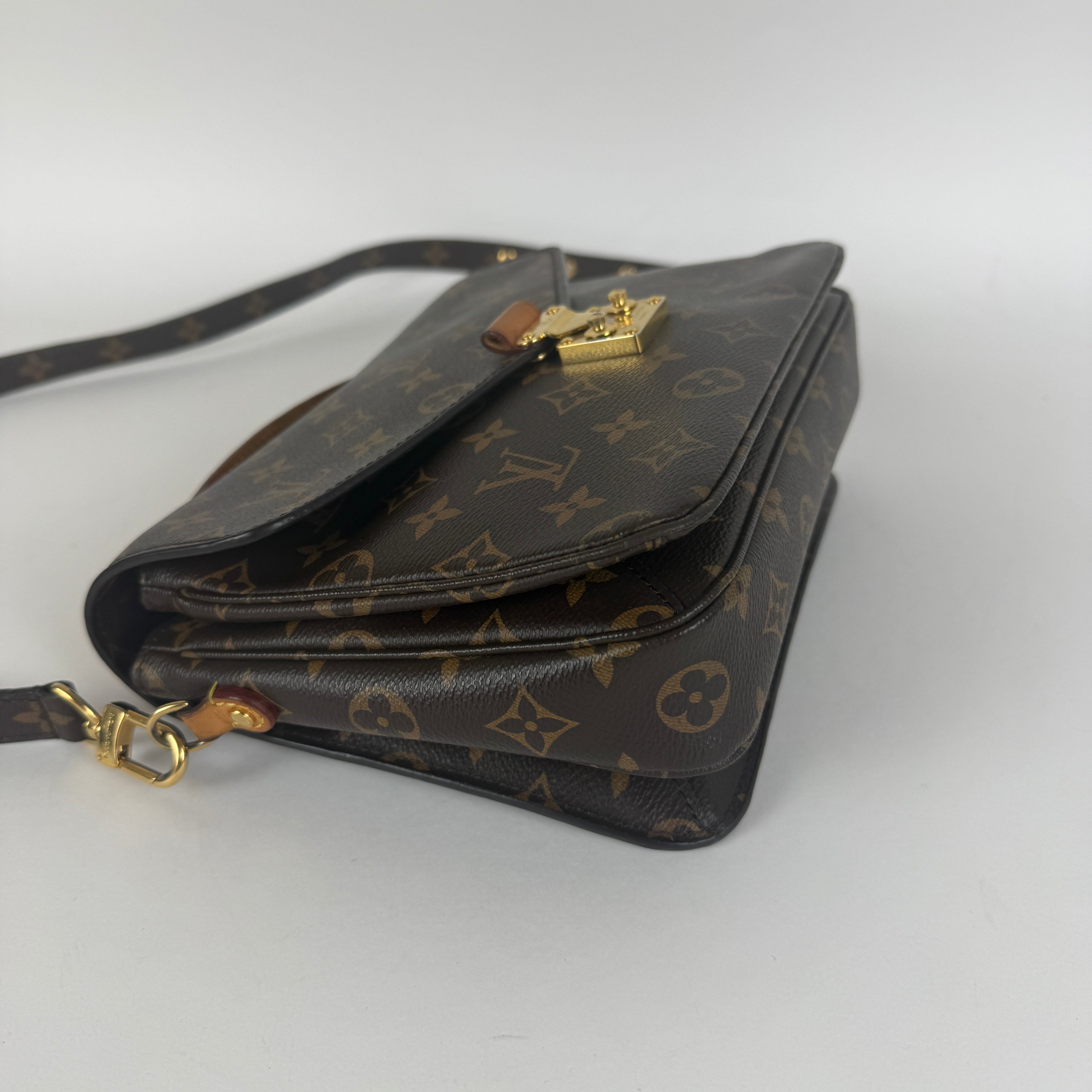 Monogram Pochette Métis