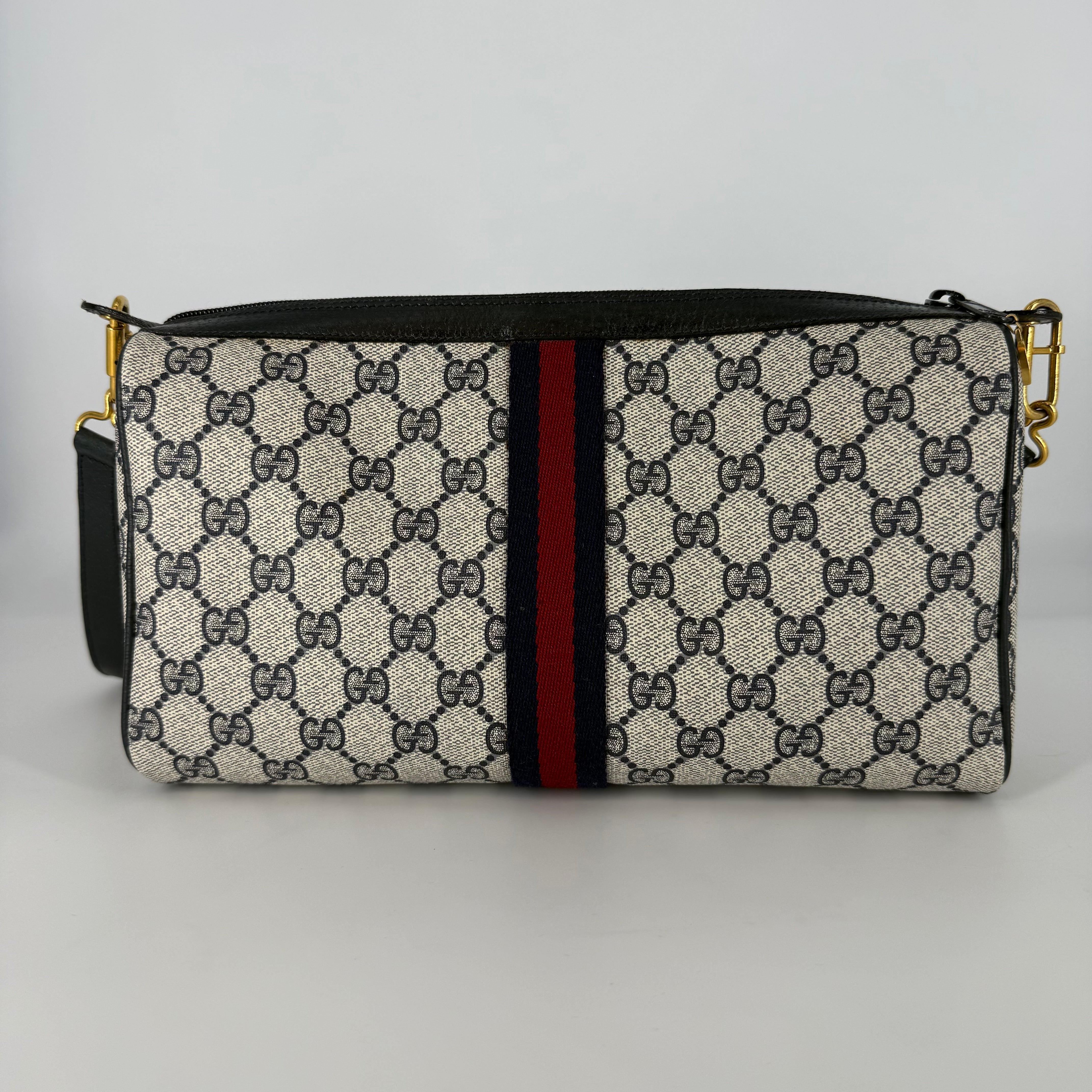 GG Supreme Shelly Crossbody Bag