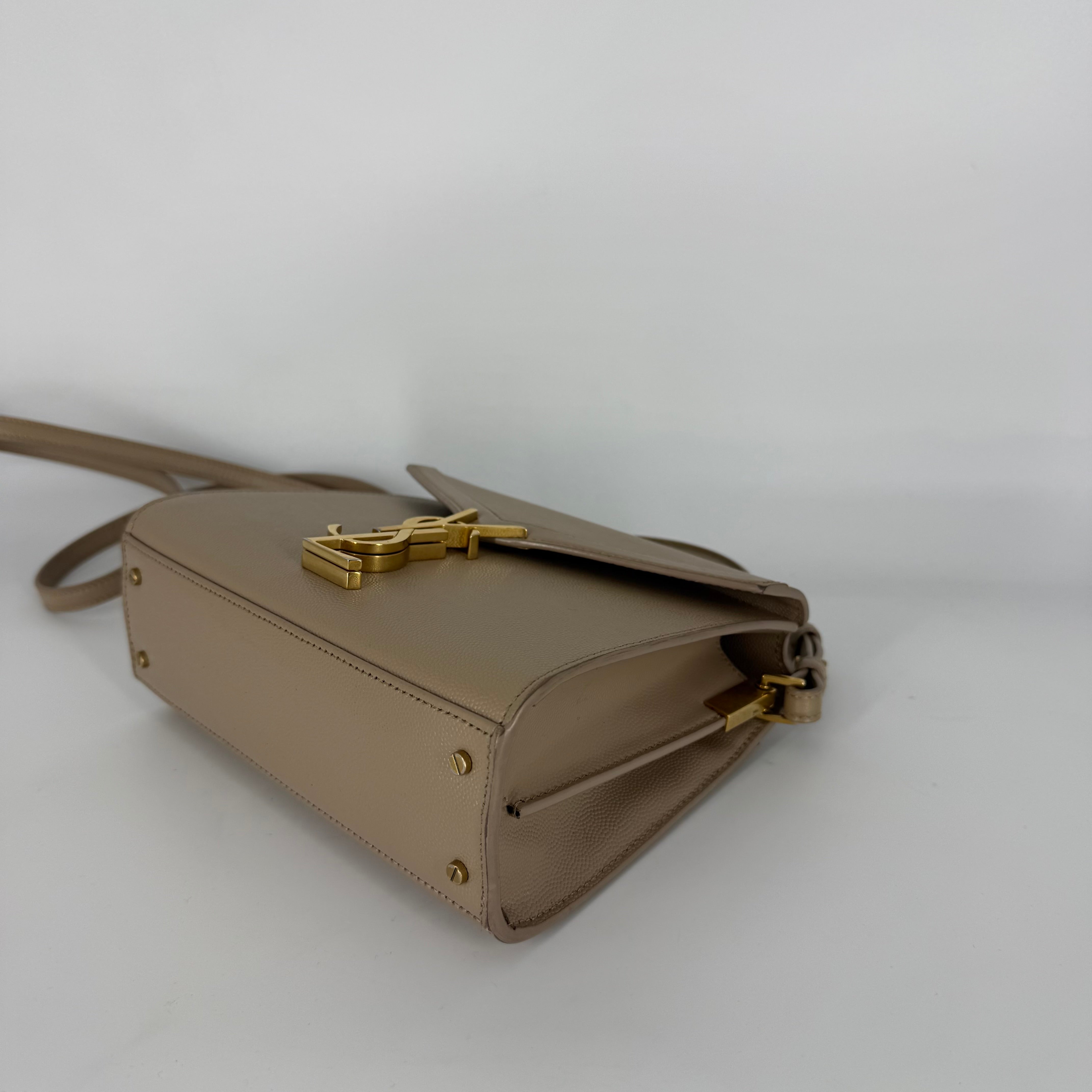 Cassandra Top Handle