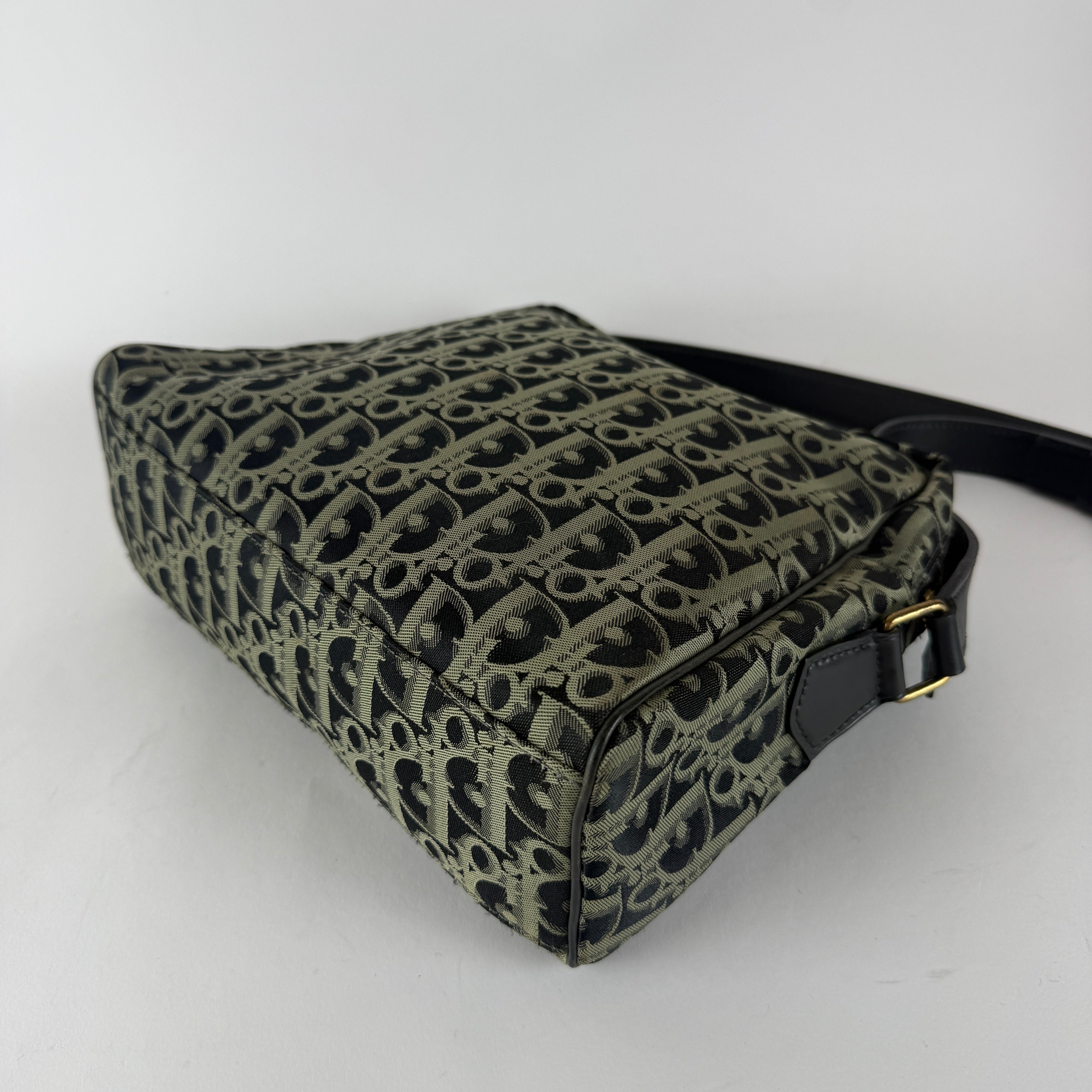 Vintage Trotter Crossbody Bag — Oblique Canvas