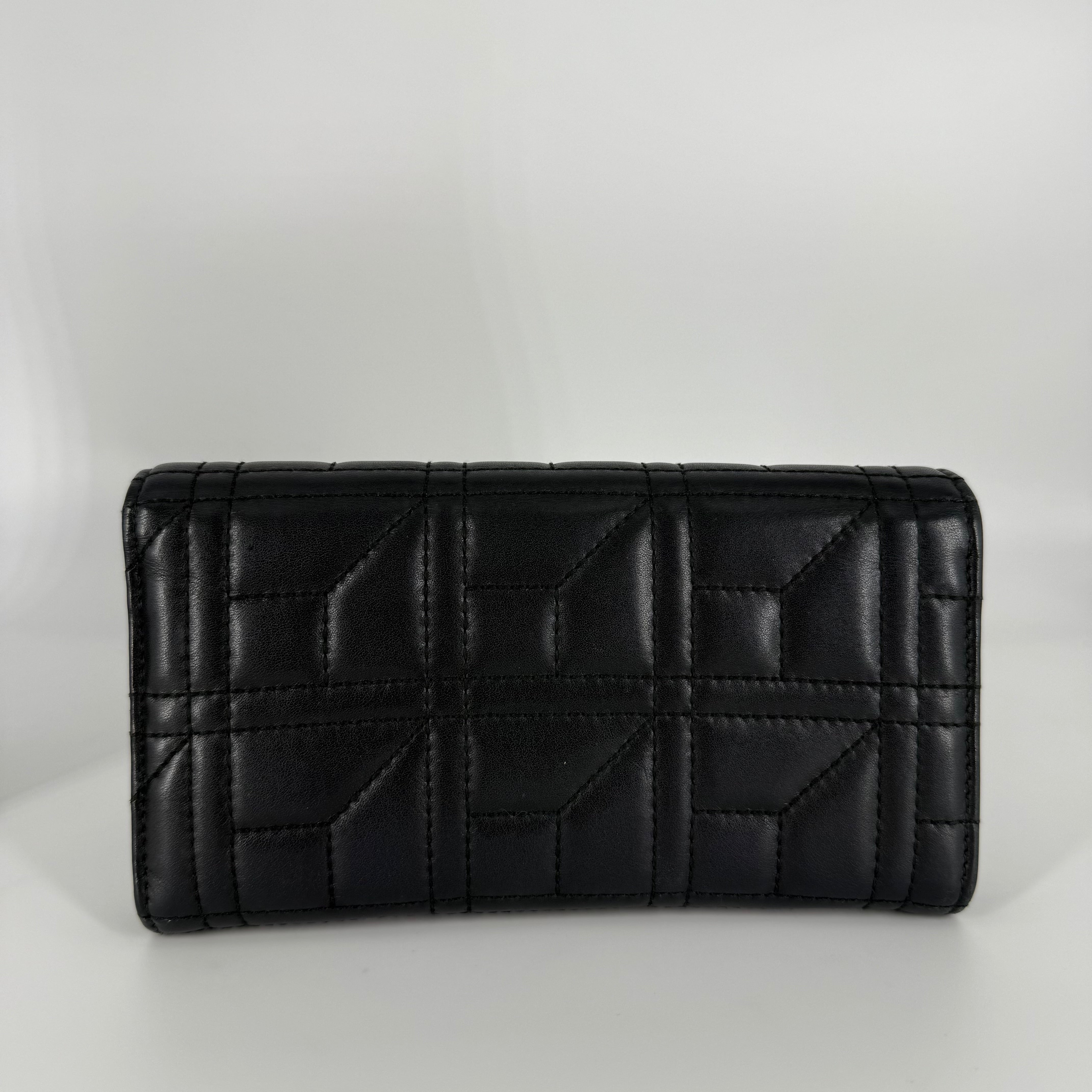 GG Marmont Matelassé Pearl Logo Wallet