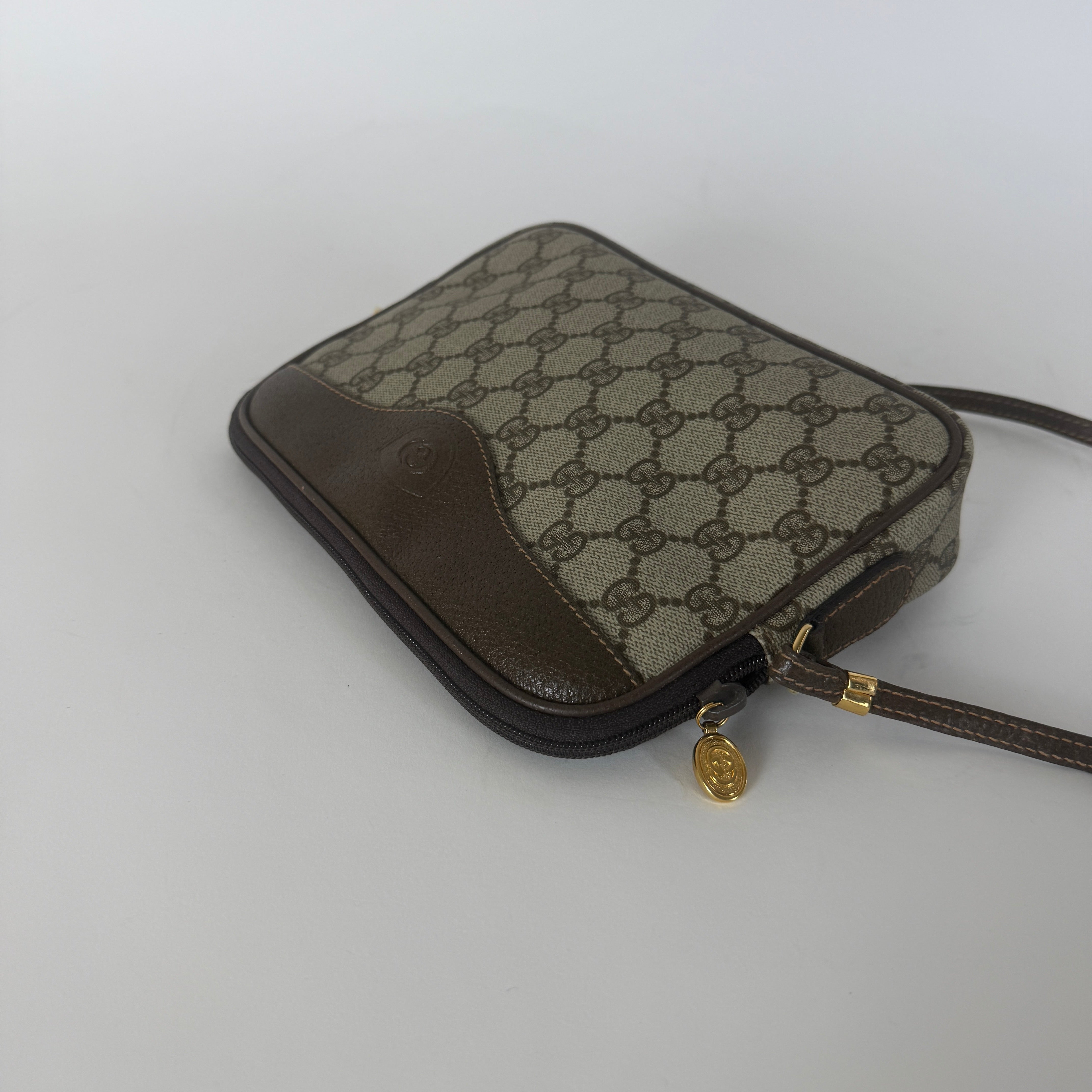 Vintage GG Supreme Crossbody Bag