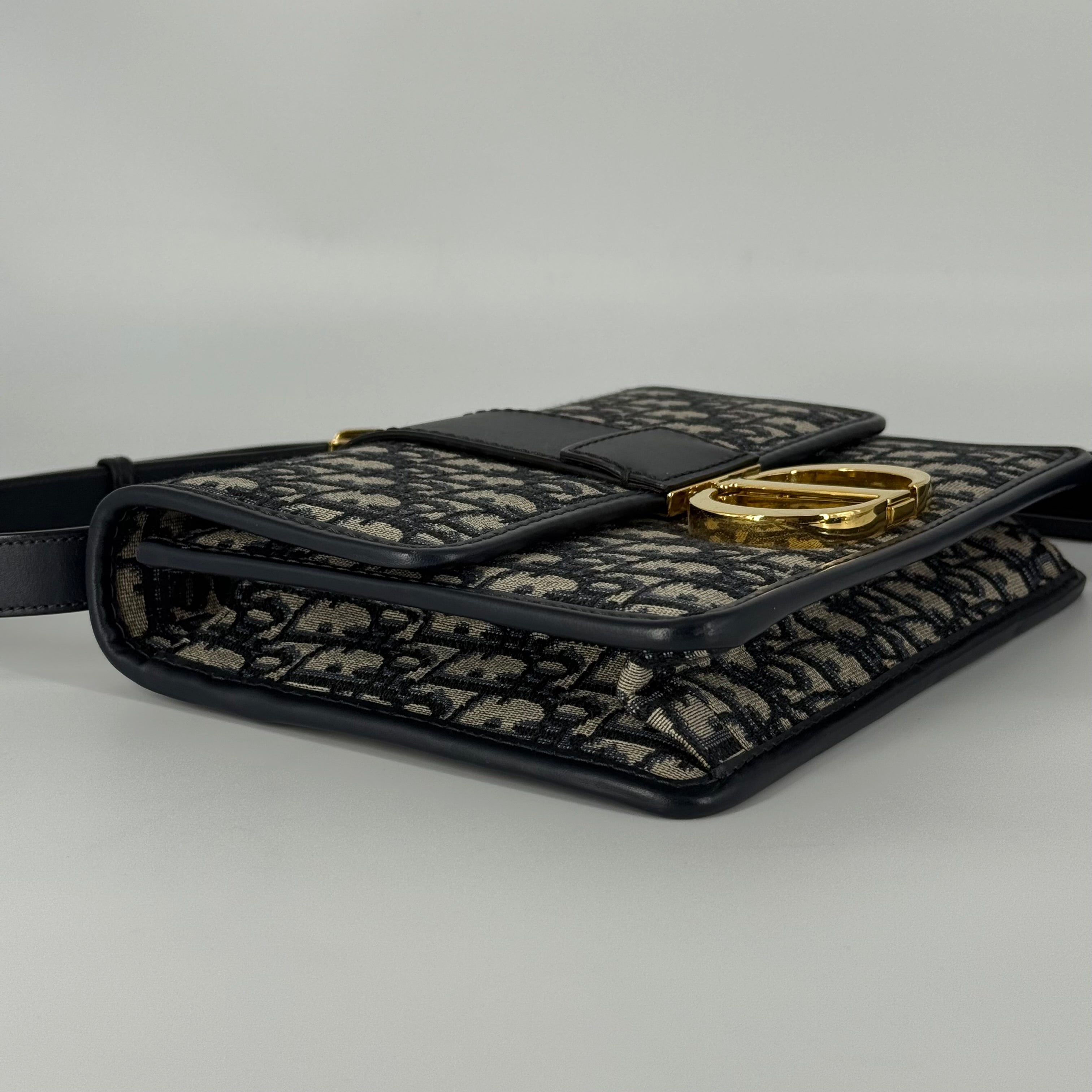 Montaigne 30 Navy Blue