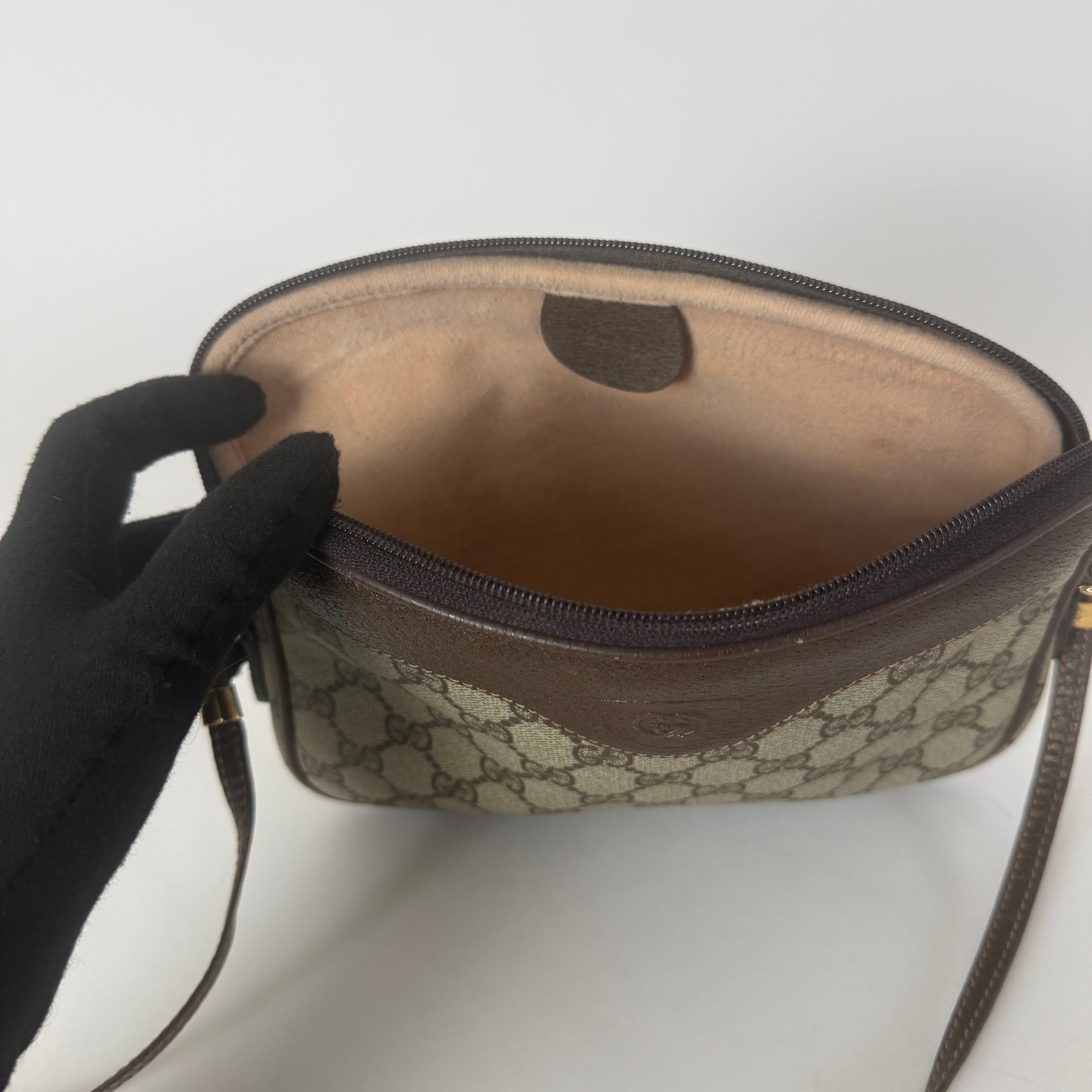 Vintage GG Supreme Crossbody Bag