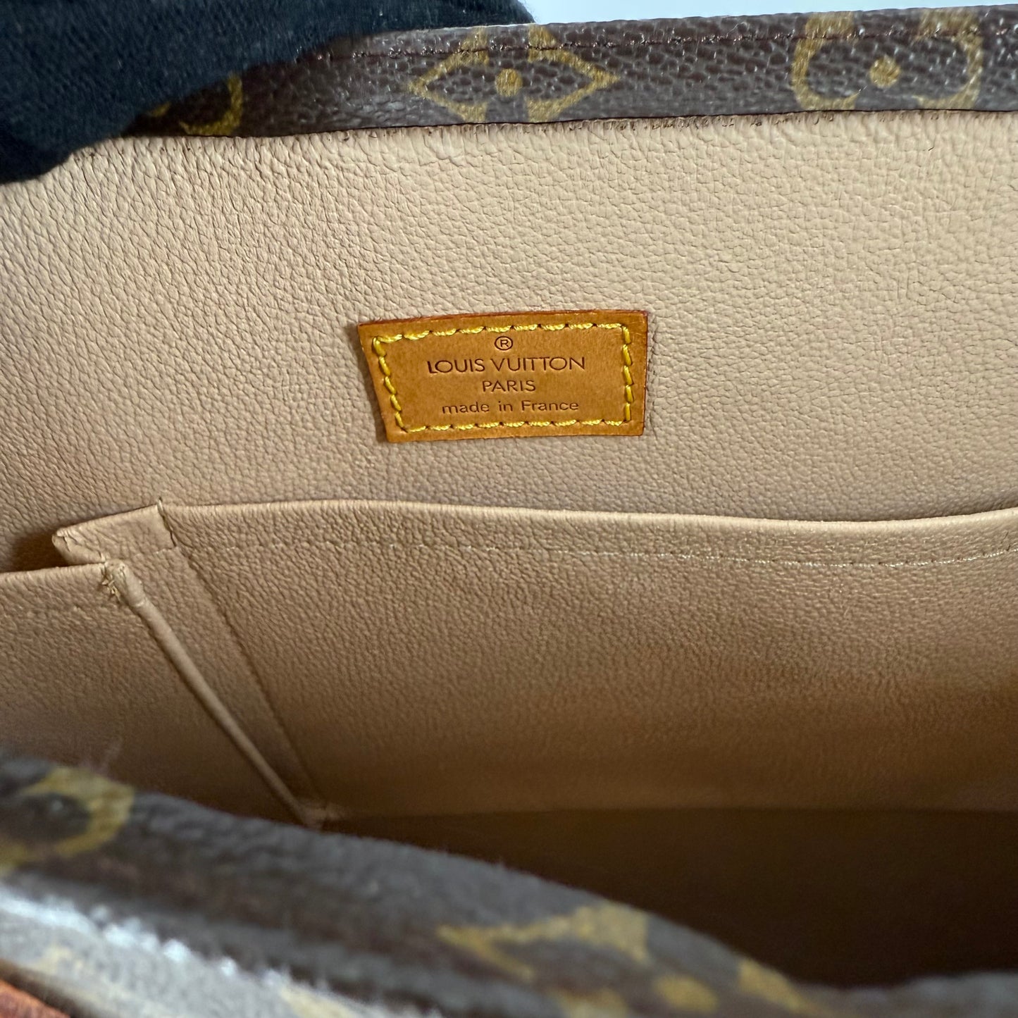 LOUIS VUITTON Sac Plat
