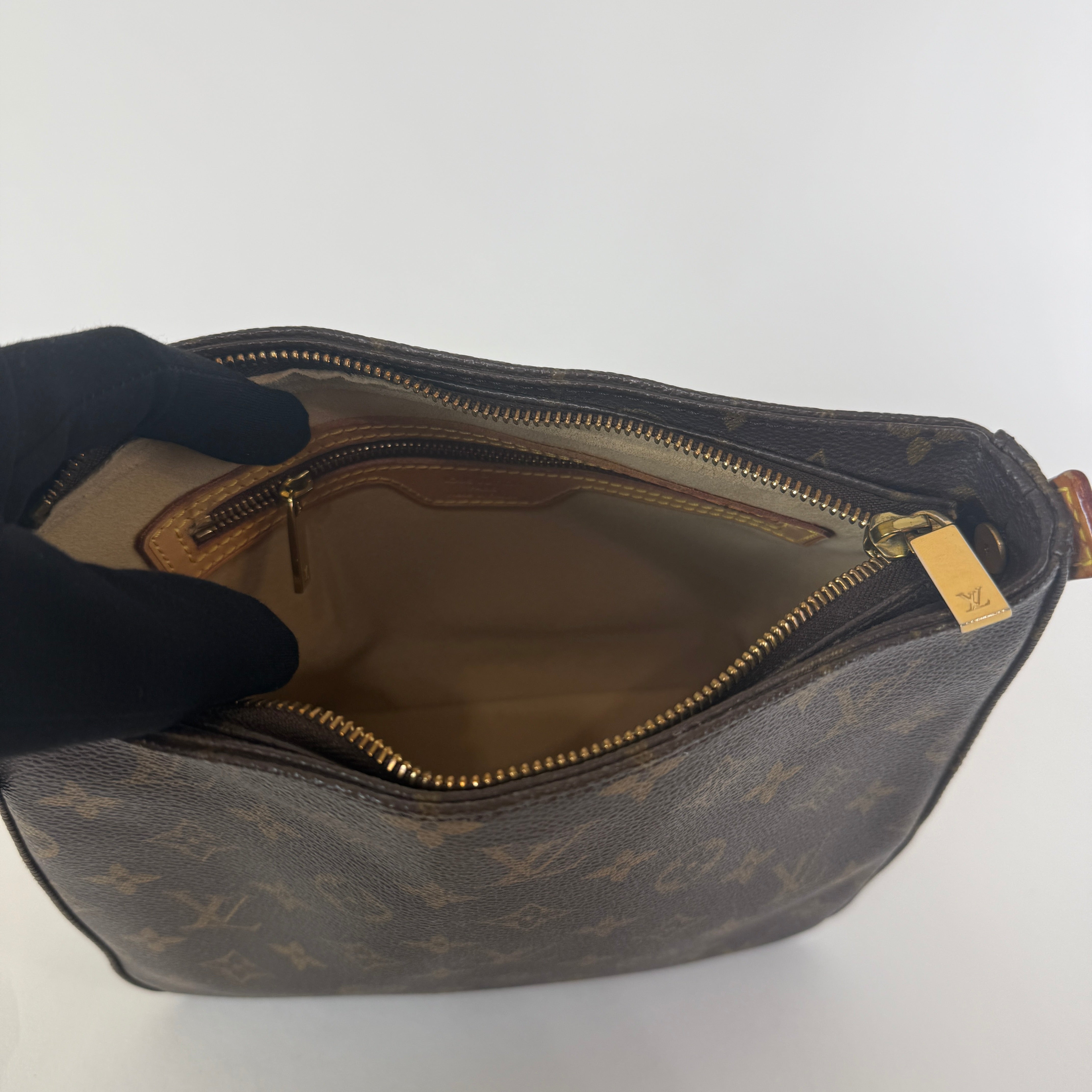 Looping MM — Monogram Canvas