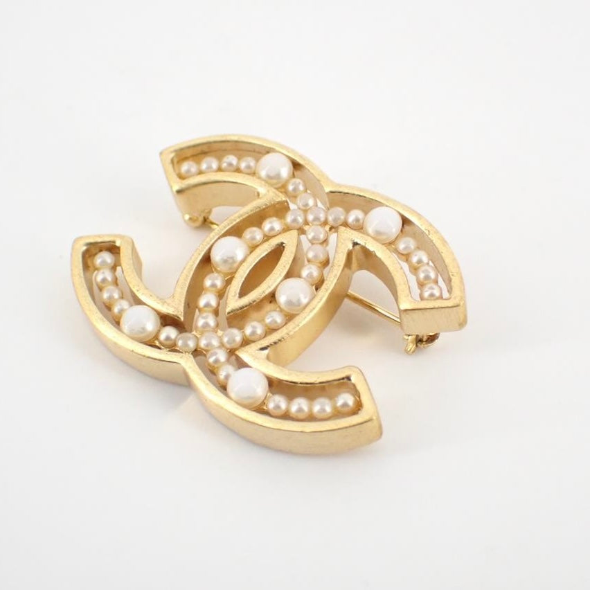Vintage Brooch with Pearls