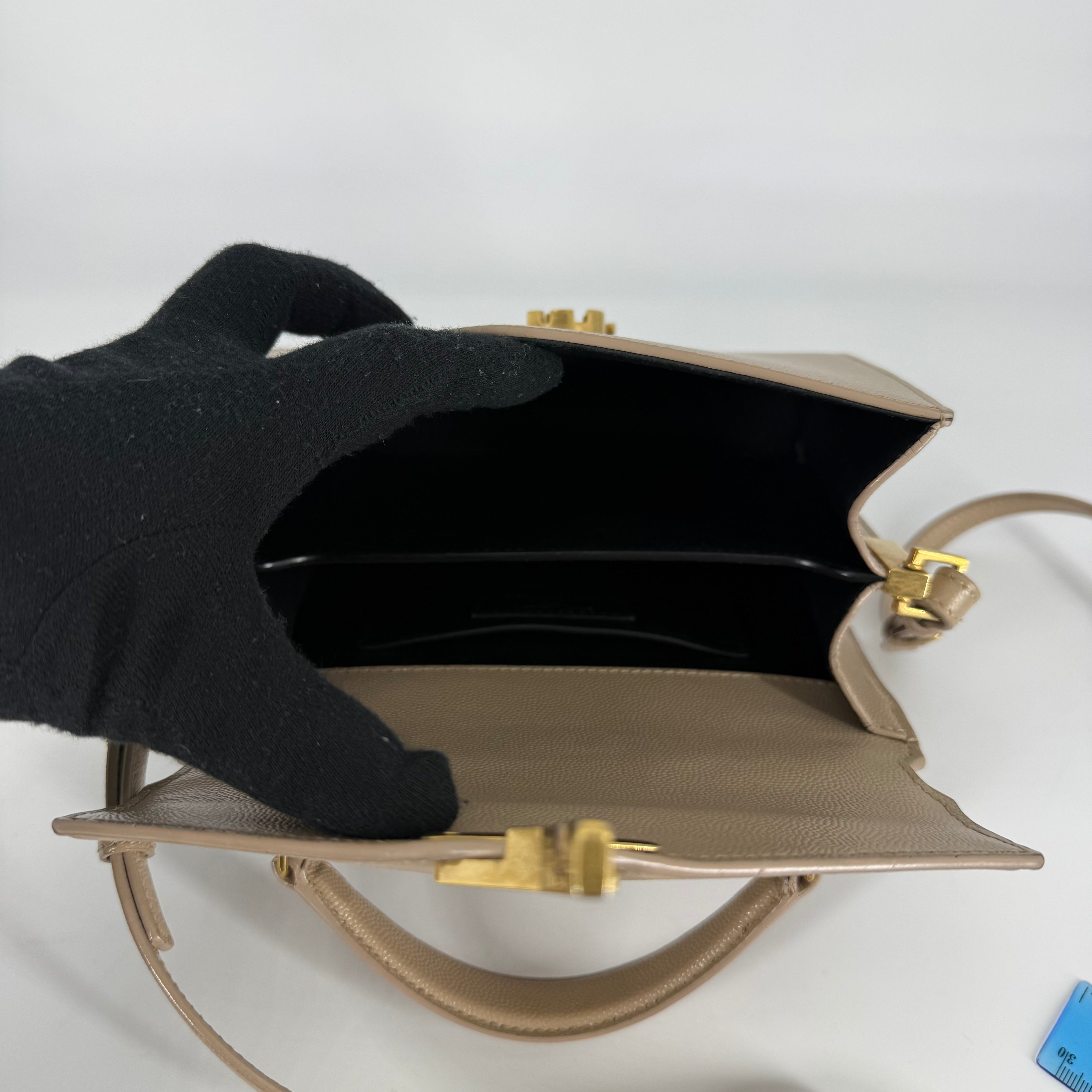 Cassandra Top Handle