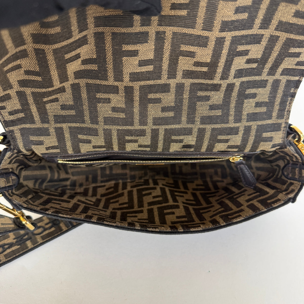 Baguette Medium — FF Jacquard — Gold-Tone Hardware