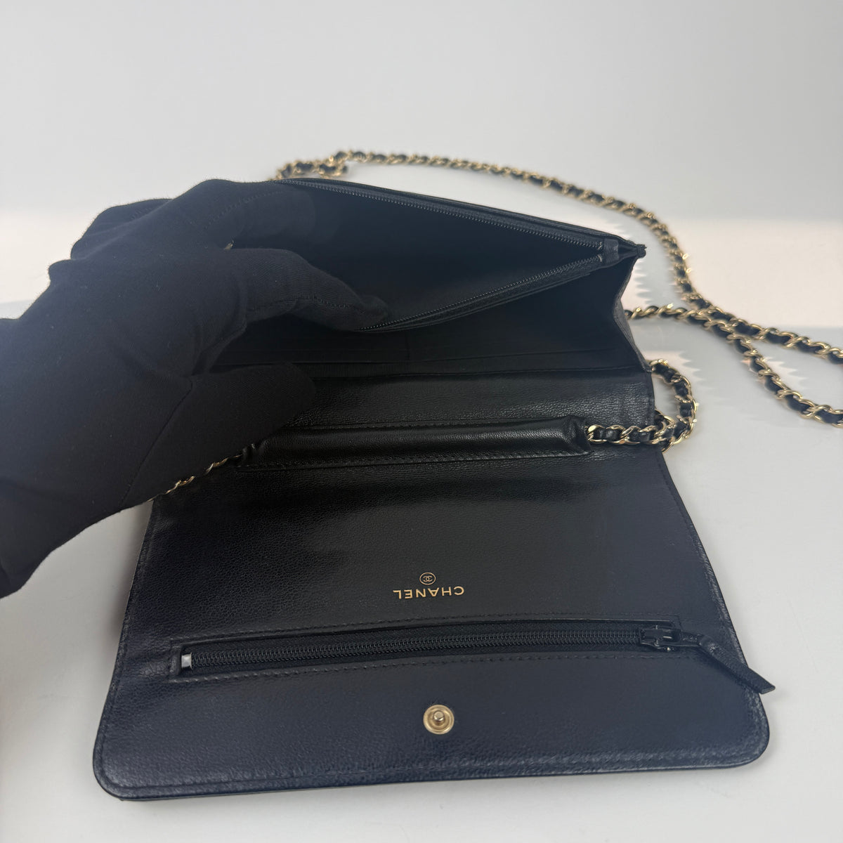 Wallet on Chain — Cruise Collection — Two-Tone Lambskin Leather — Gold-Tone Hardwares