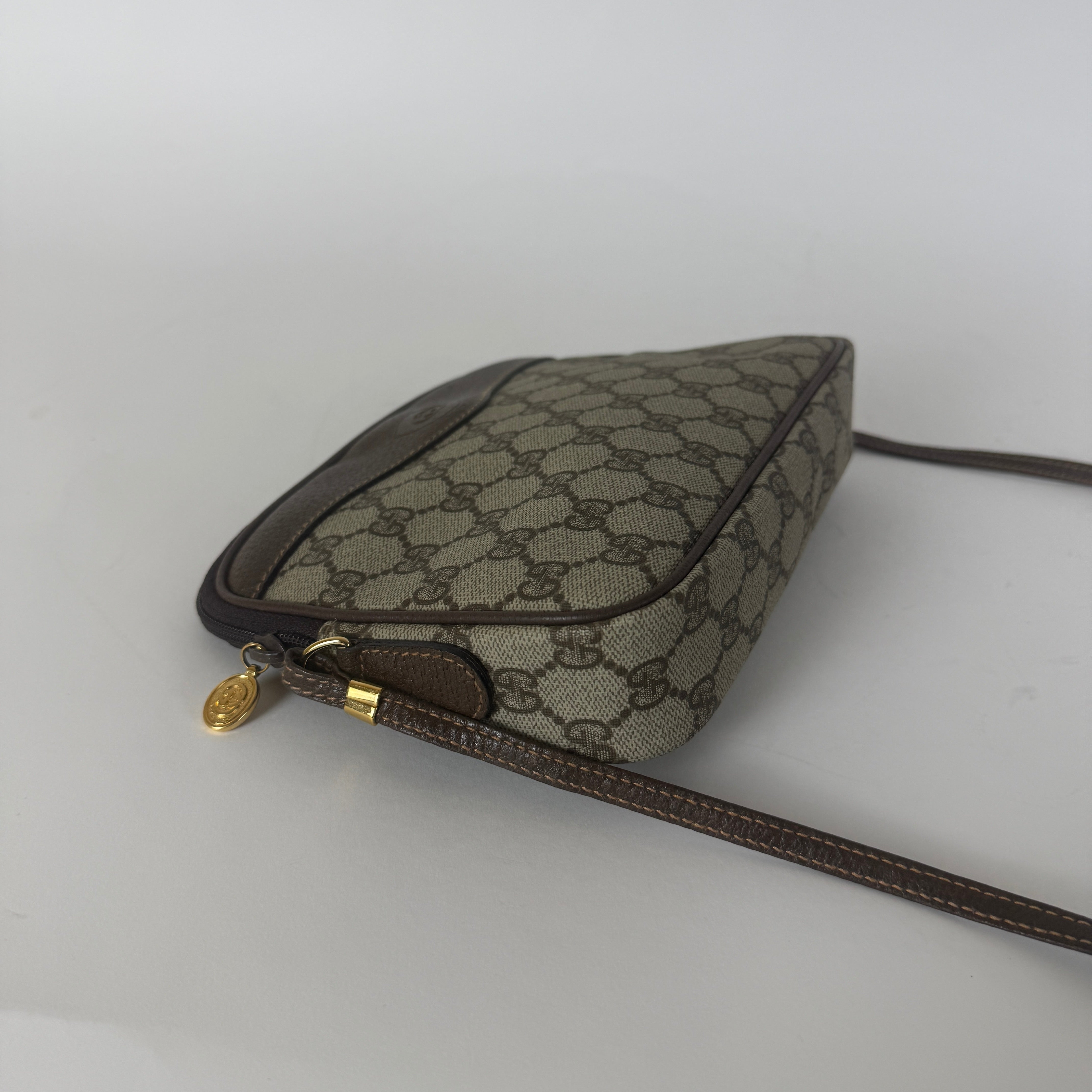 Vintage GG Supreme Crossbody Bag