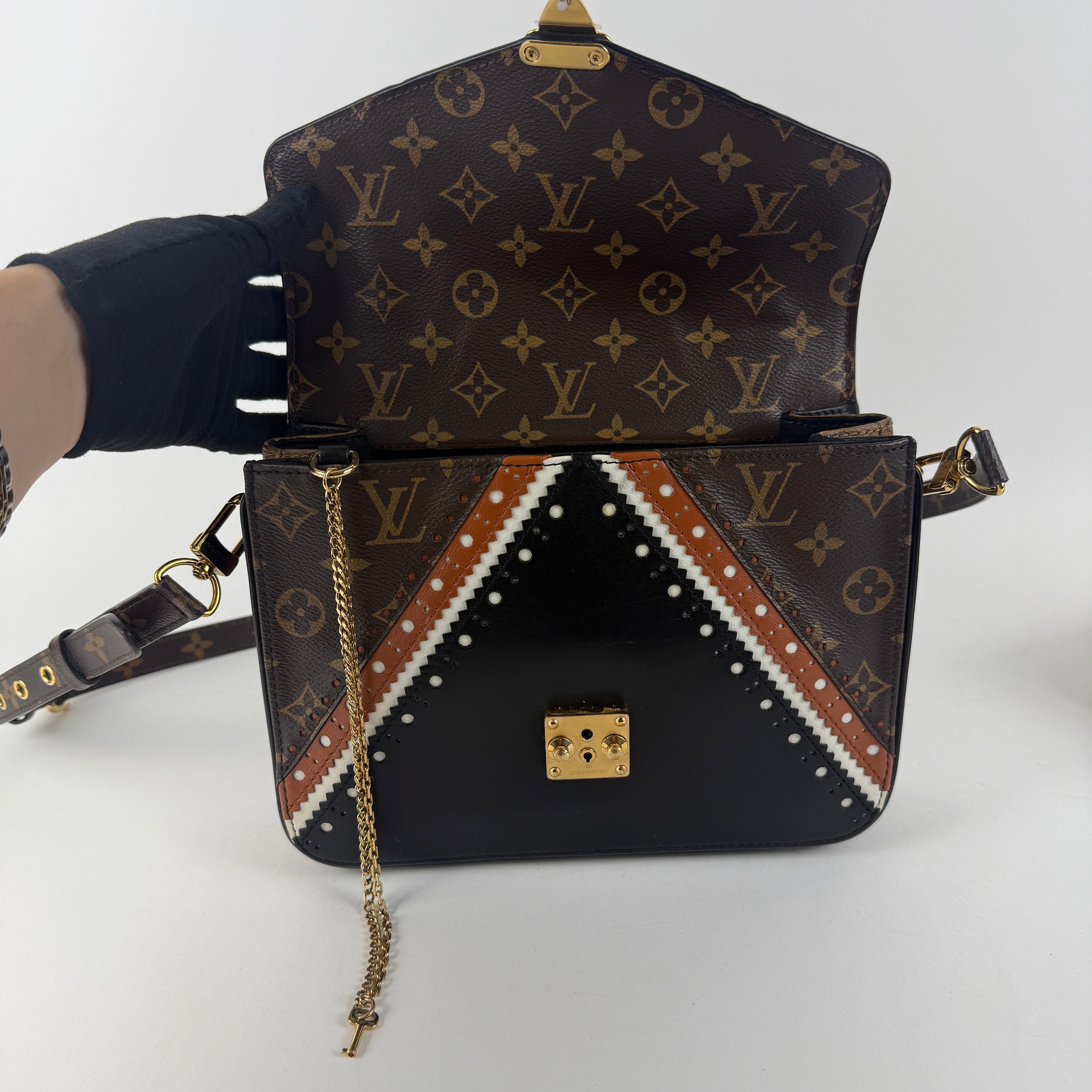 Pochette Métis Limited Edition by Nicolas Ghesquière
