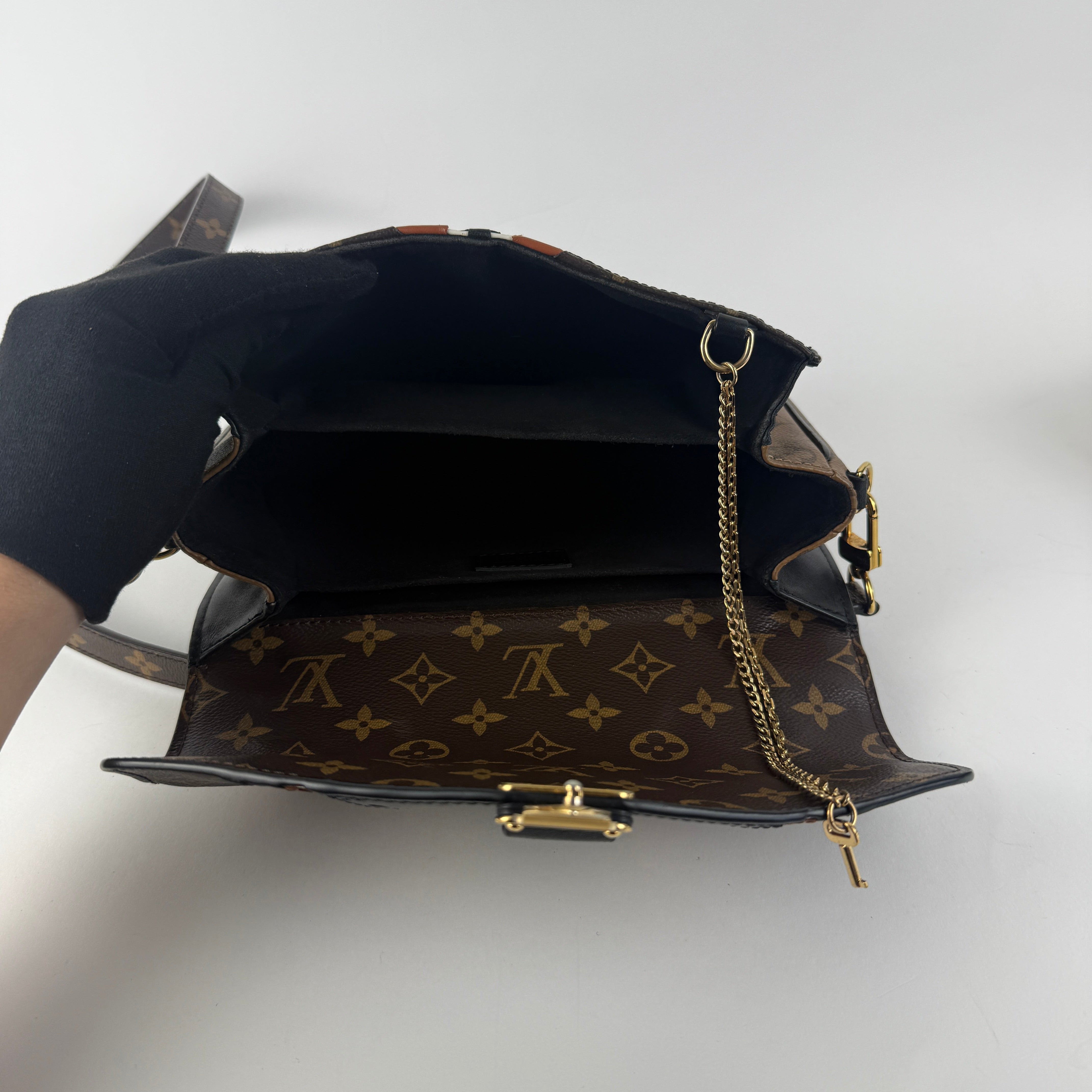Pochette Métis Limited Edition by Nicolas Ghesquière