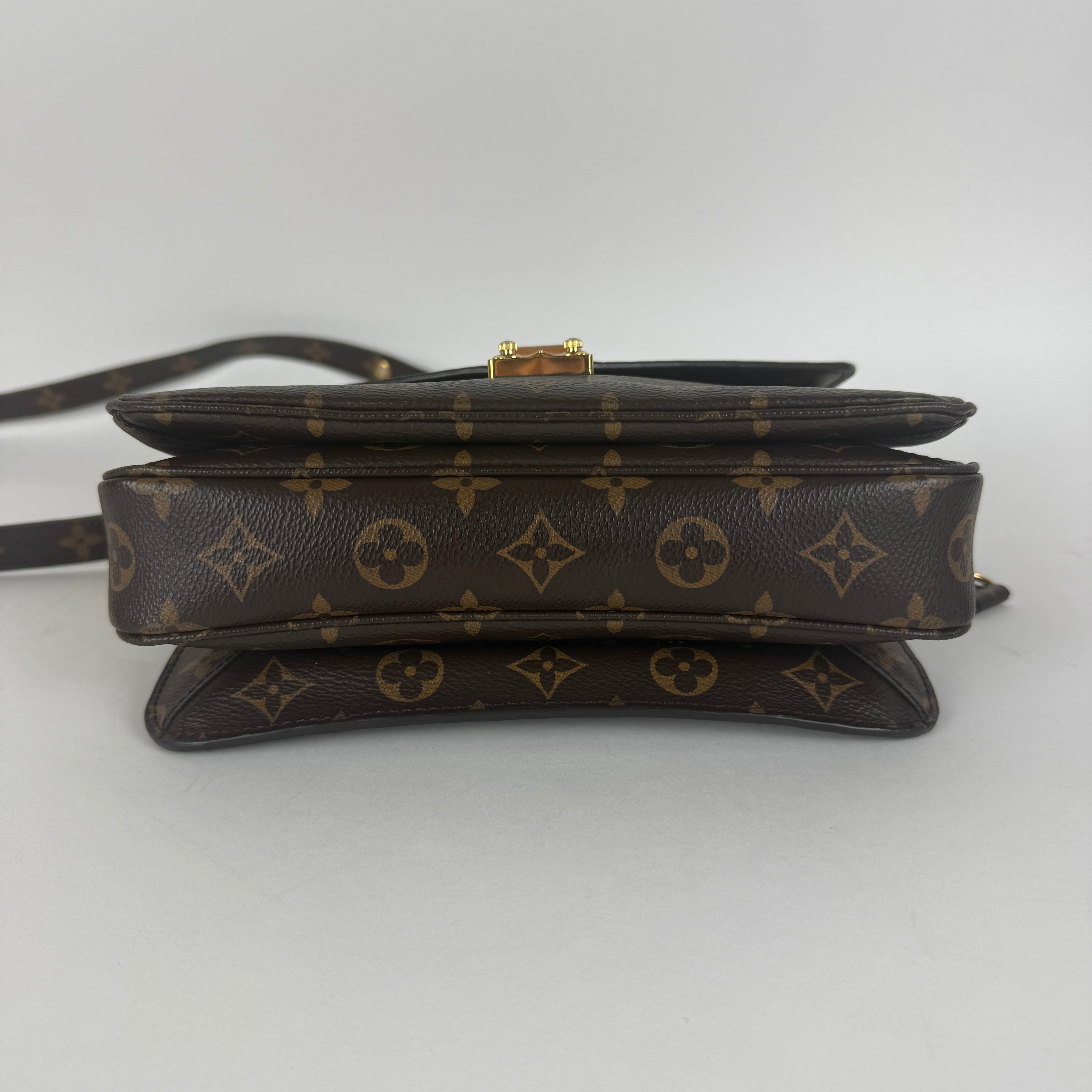 Monogram Pochette Métis