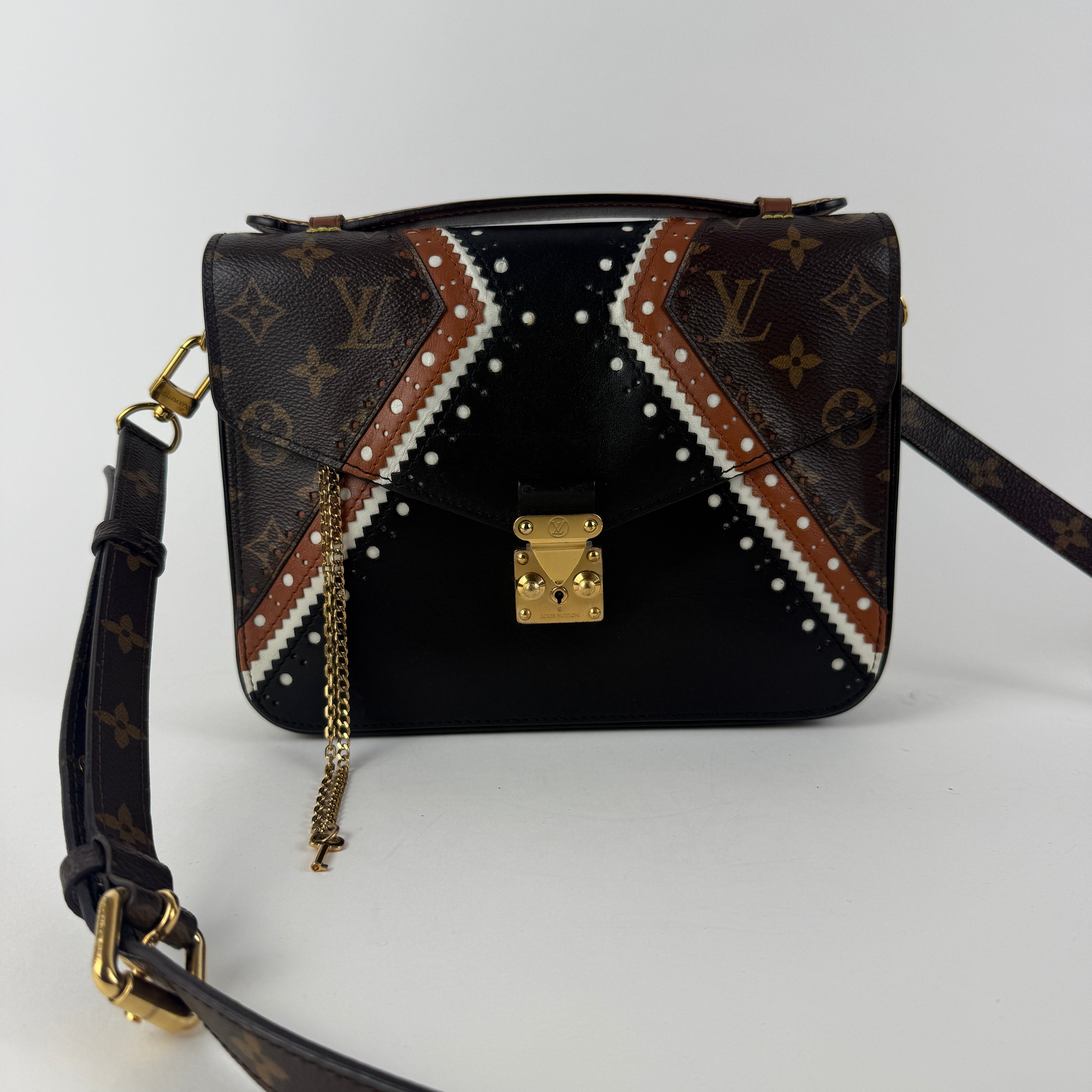 Pochette Métis Limited Edition by Nicolas Ghesquière