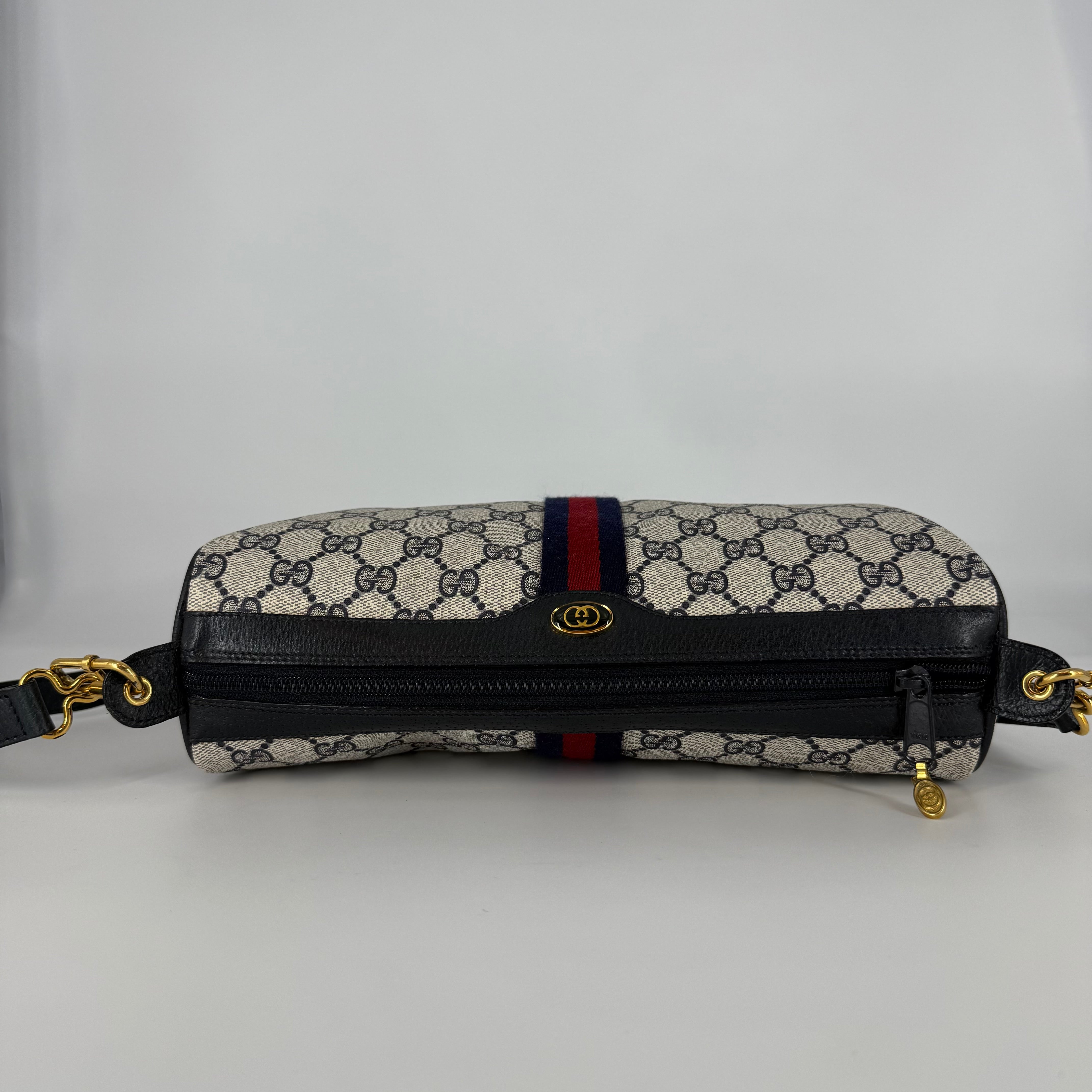 GG Supreme Shelly Crossbody Bag