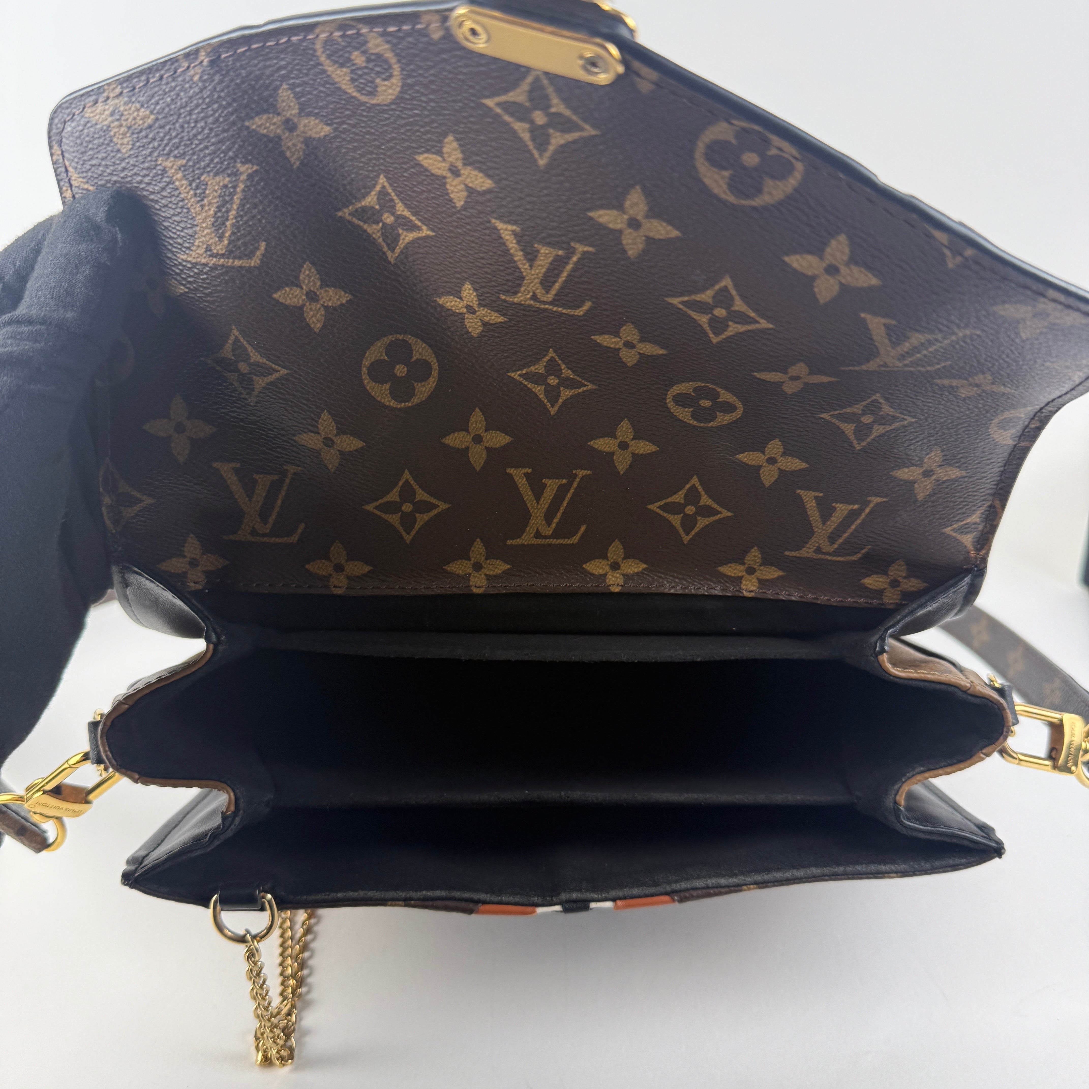 Pochette Métis Limited Edition by Nicolas Ghesquière
