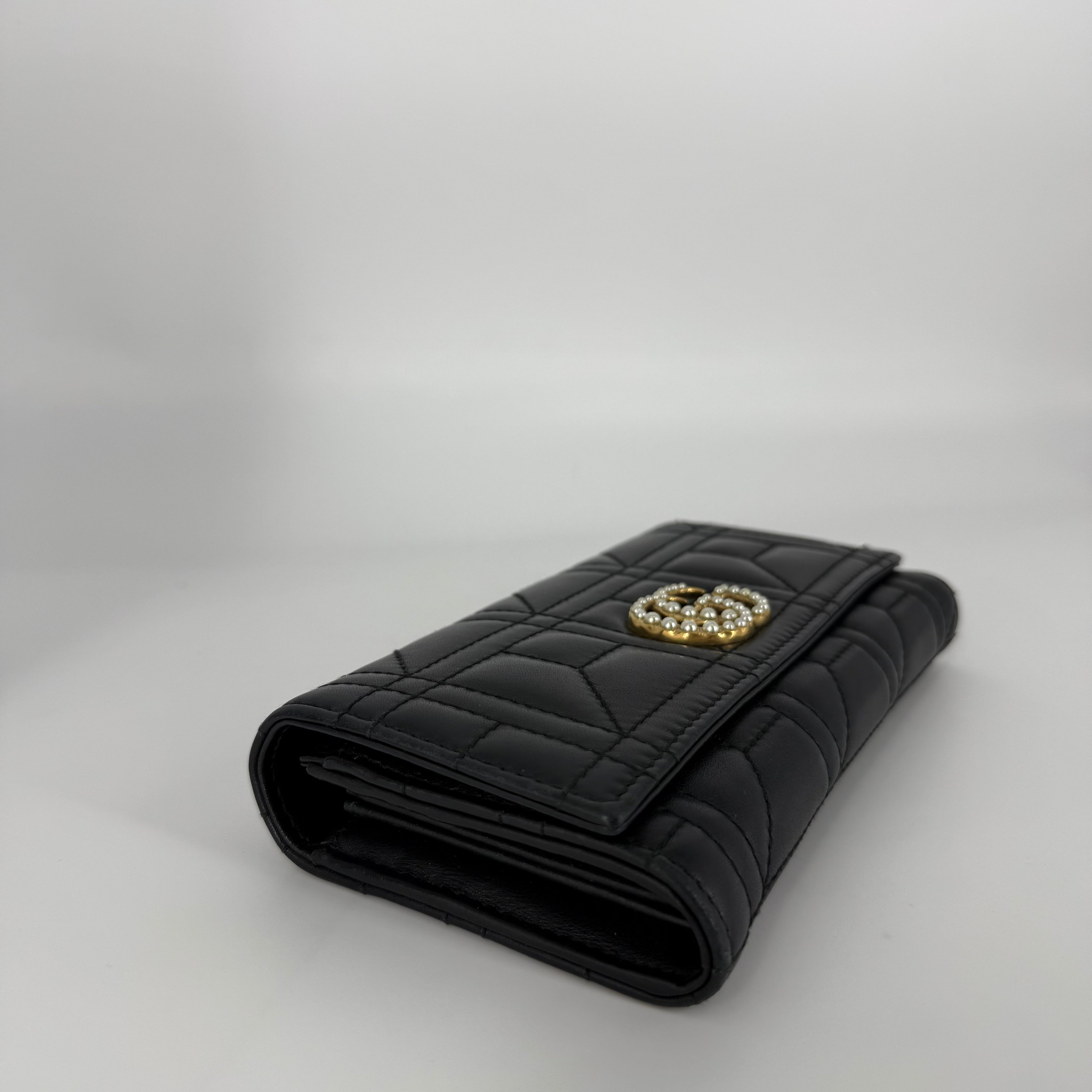 GG Marmont Matelassé Pearl Logo Wallet