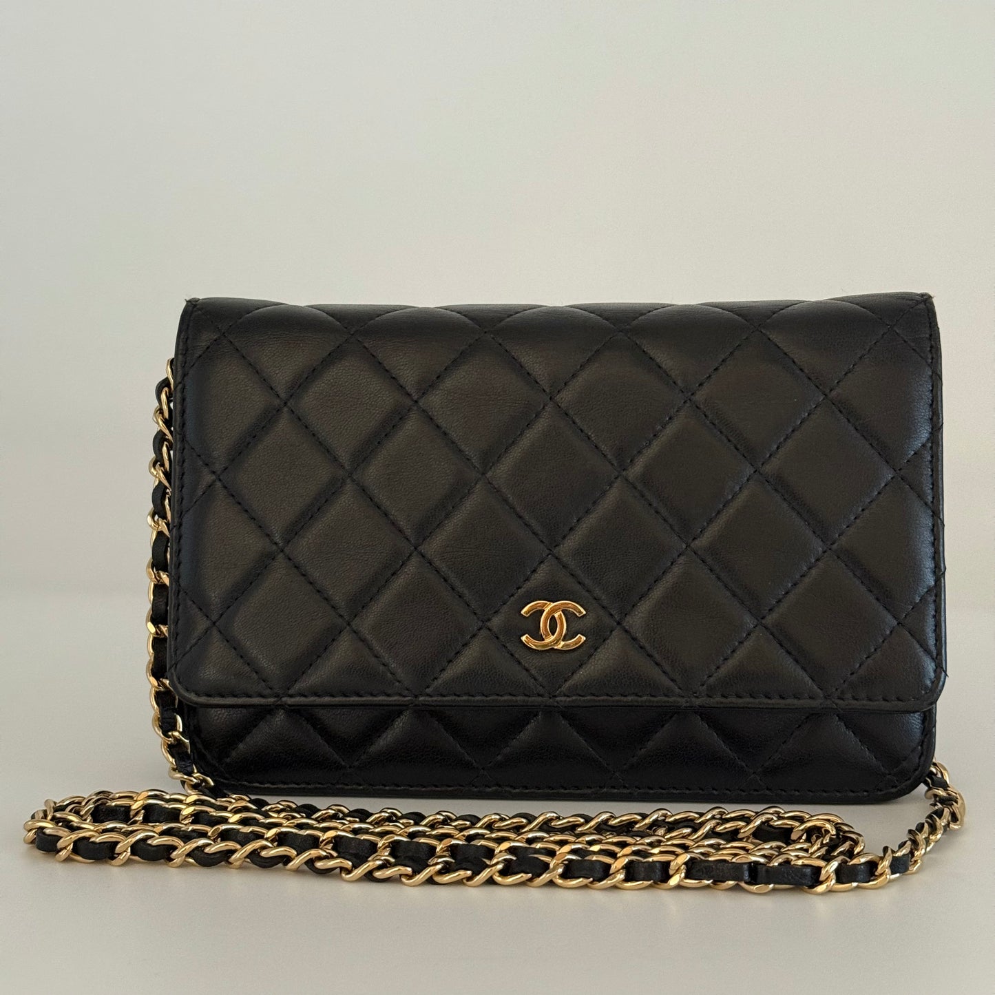 Chanel Classic Wallet on Chain (WOC)