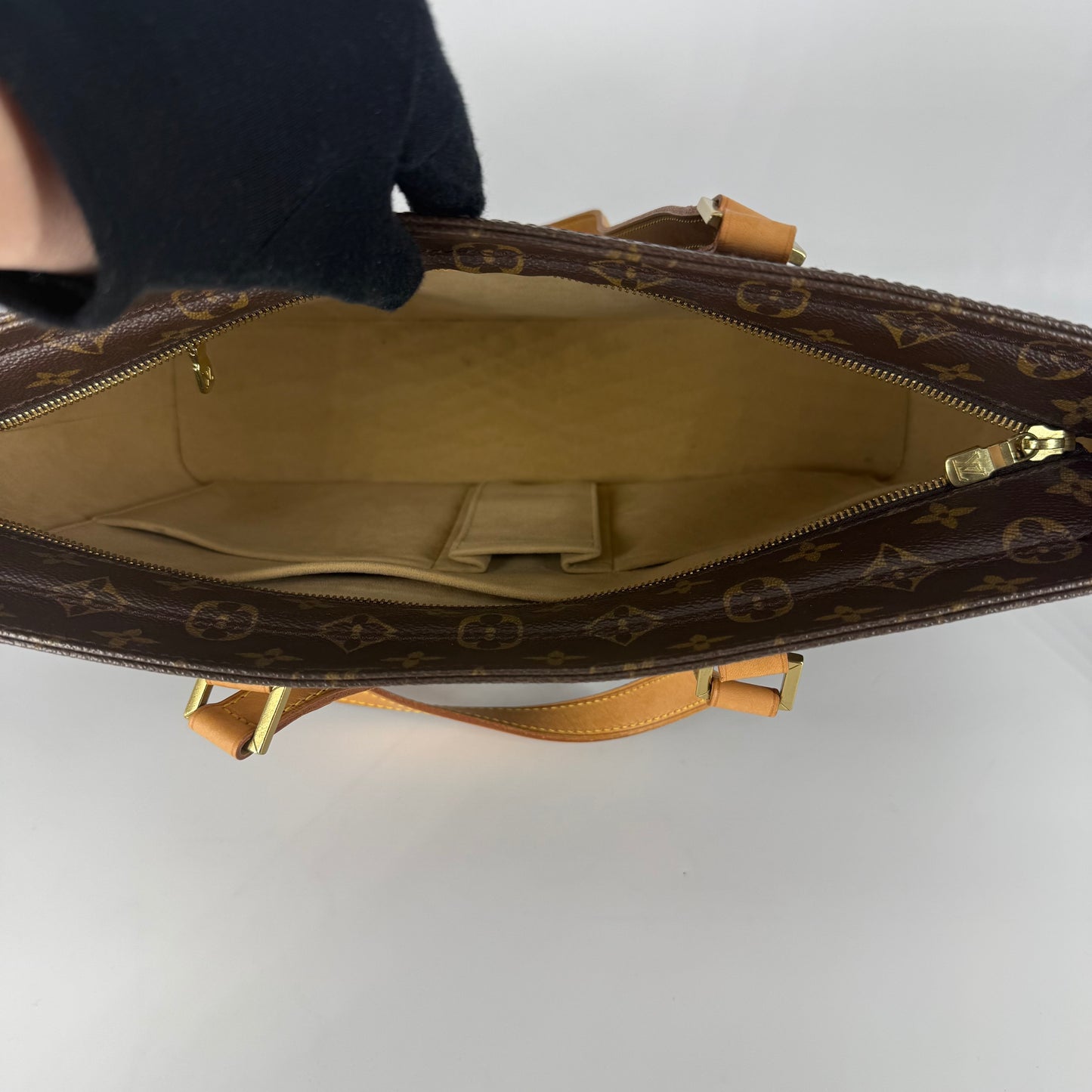 LOUIS VUITTON Luco – Monogram Canvas