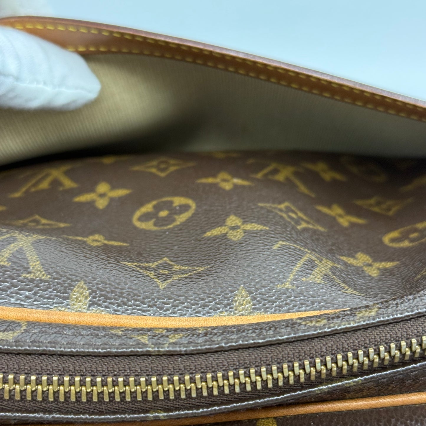 Louis Vuitton – Reporter GM Crossbody Bag