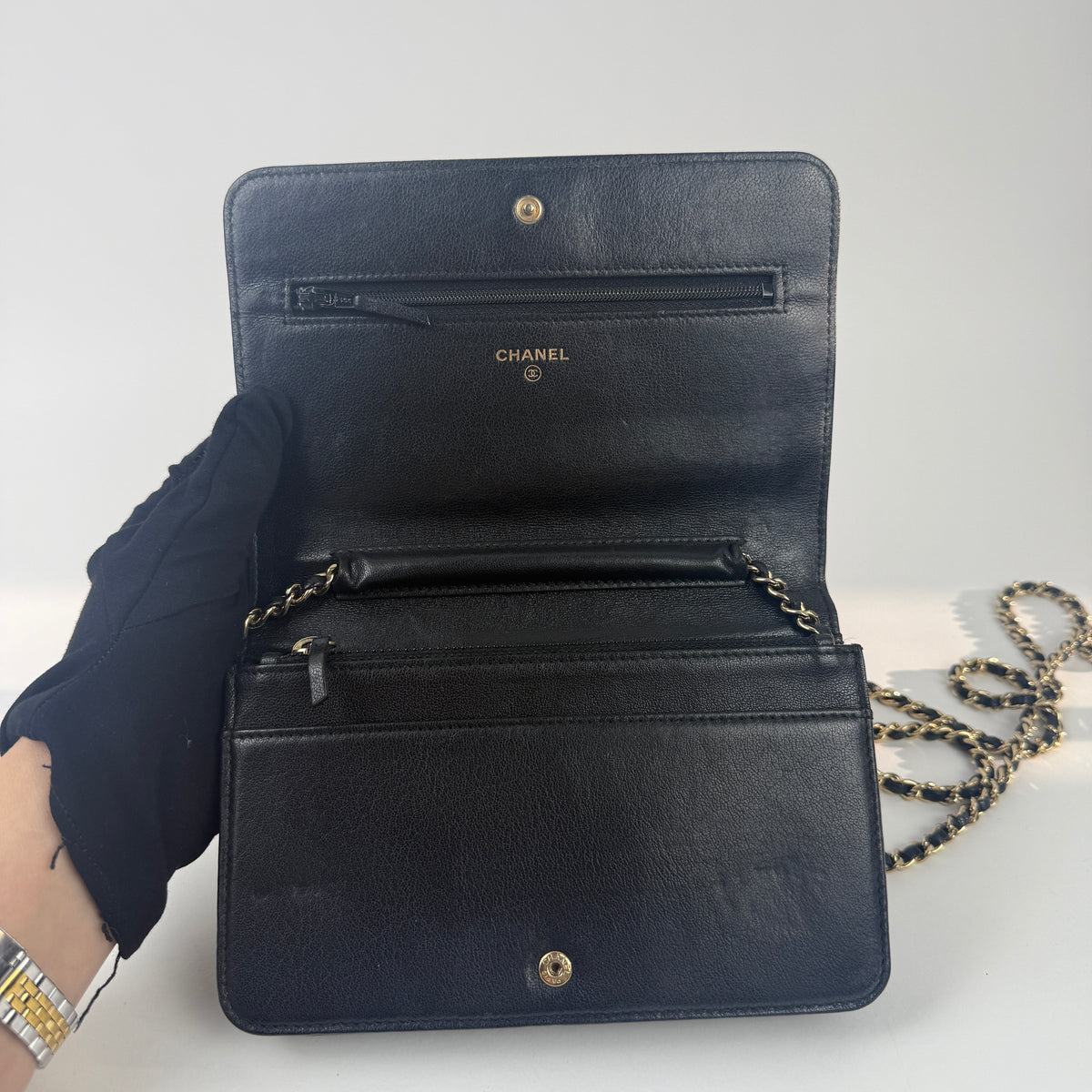 Wallet on Chain — Cruise Collection — Two-Tone Lambskin Leather — Gold-Tone Hardwares