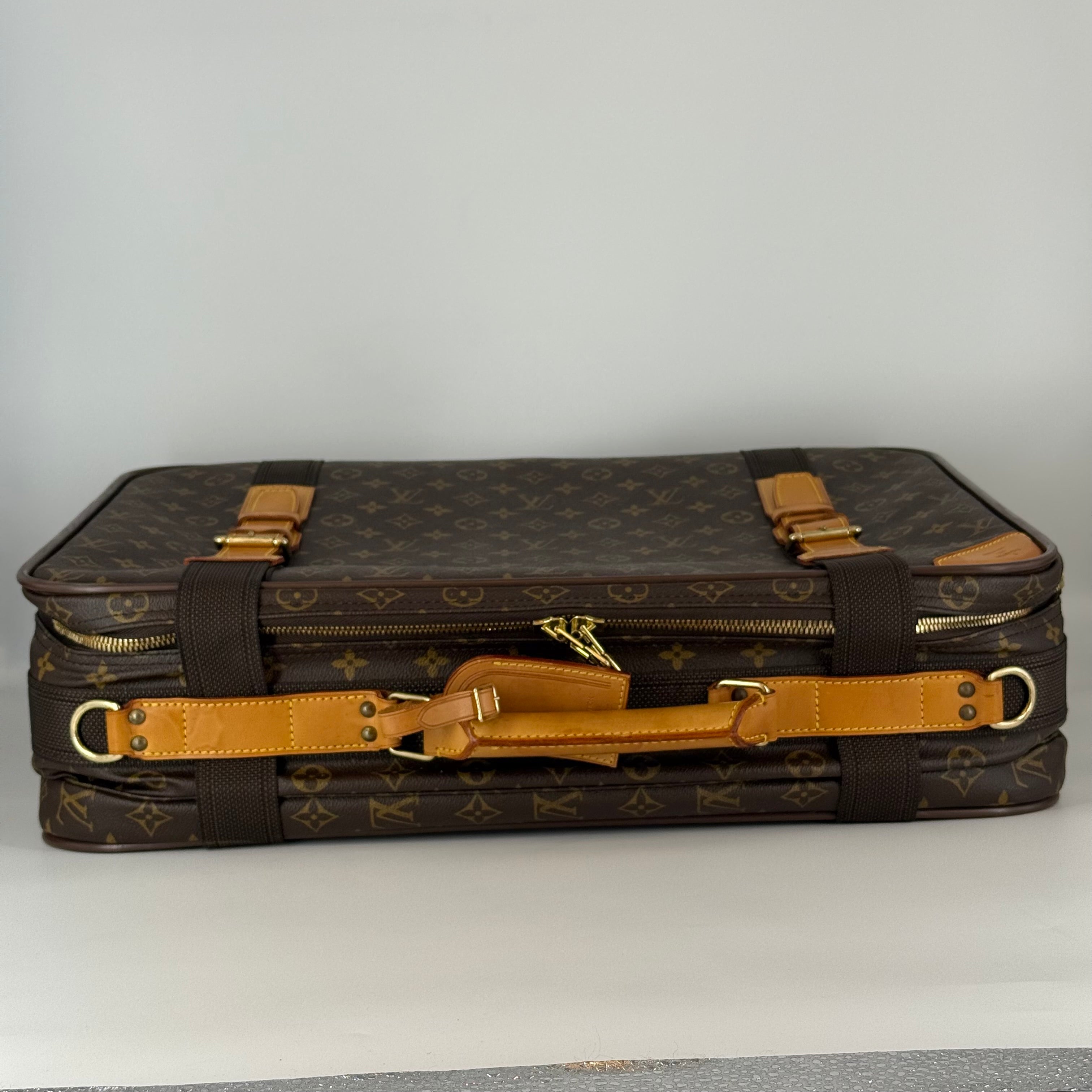 Satellite 53 Suitcase
