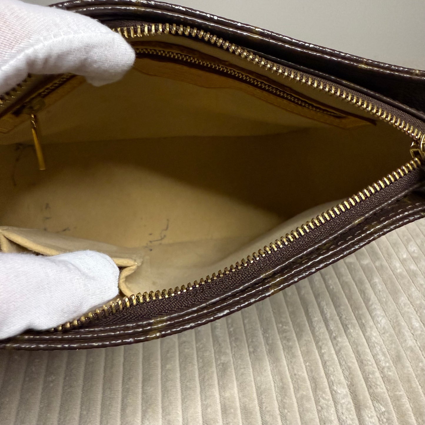 Louis Vuitton - Monogram Looping MM