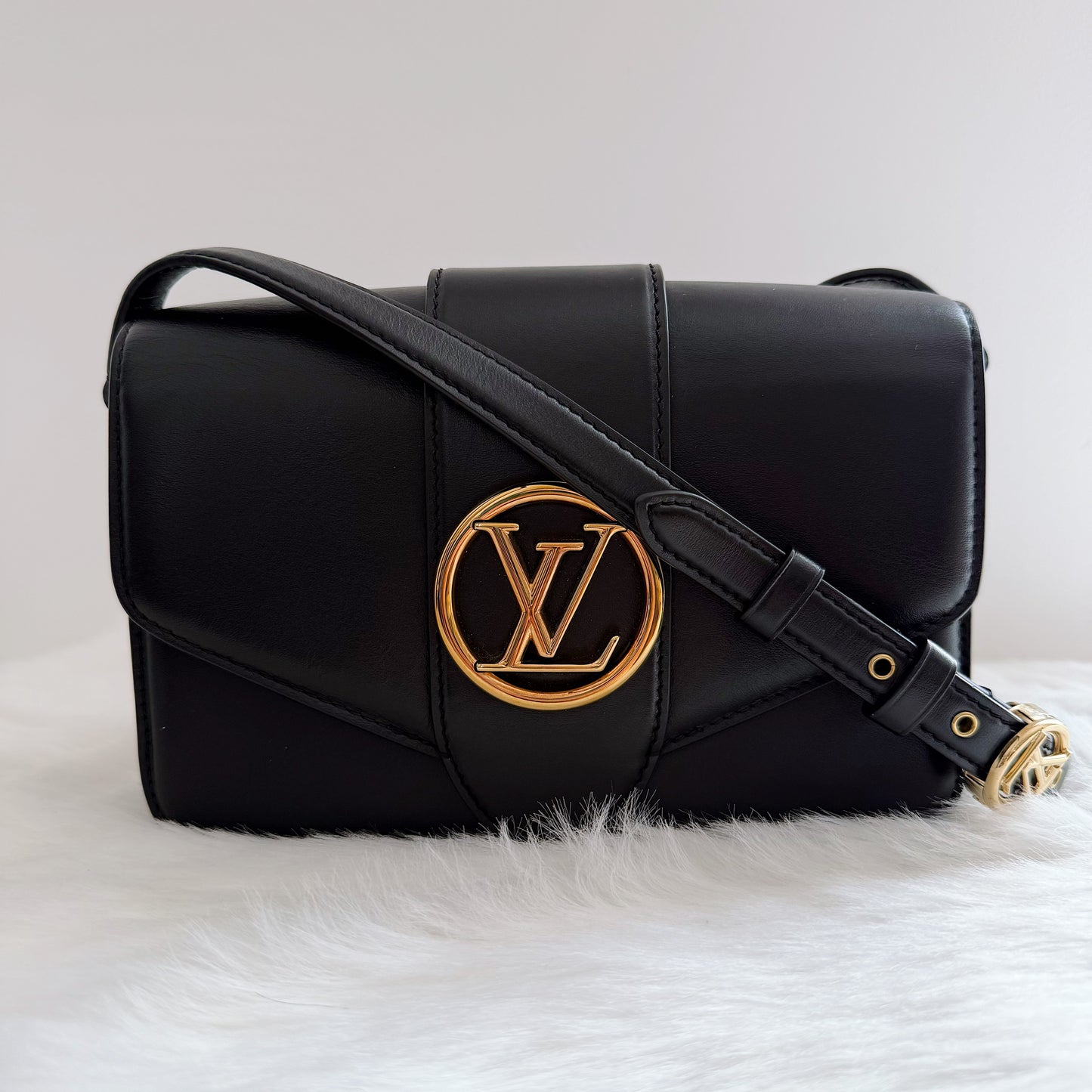 LOUIS VUITTON Pont Neuf Bag – Black Leather
