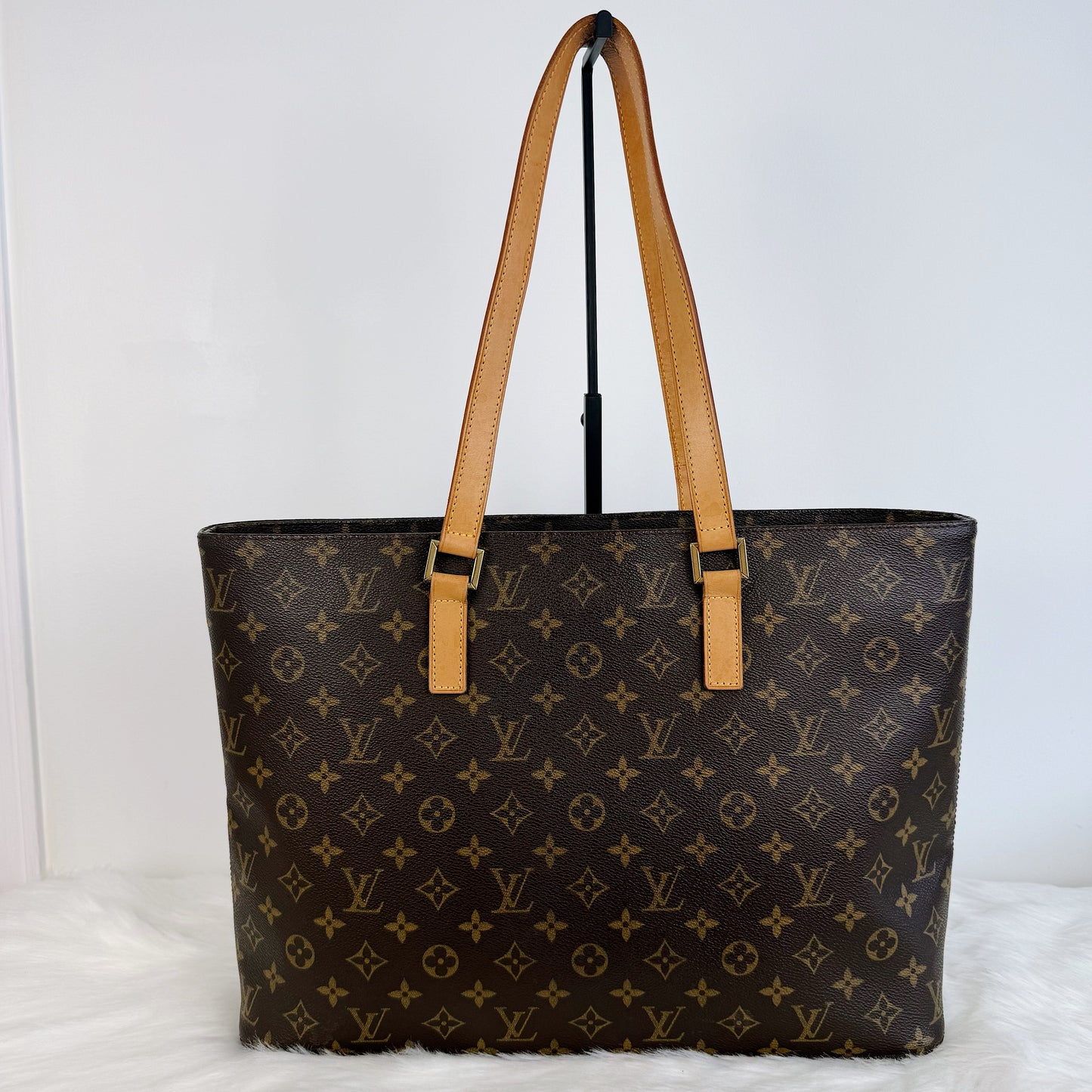 LOUIS VUITTON Luco – Monogram Canvas