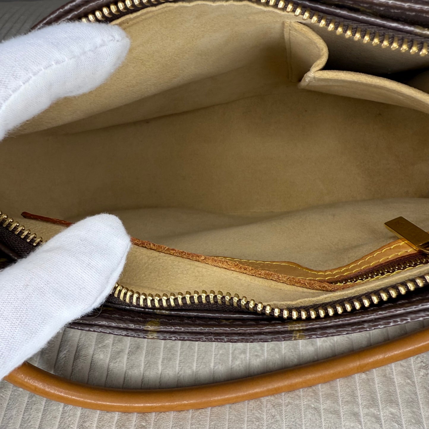 Louis Vuitton – Monogram Looping MM