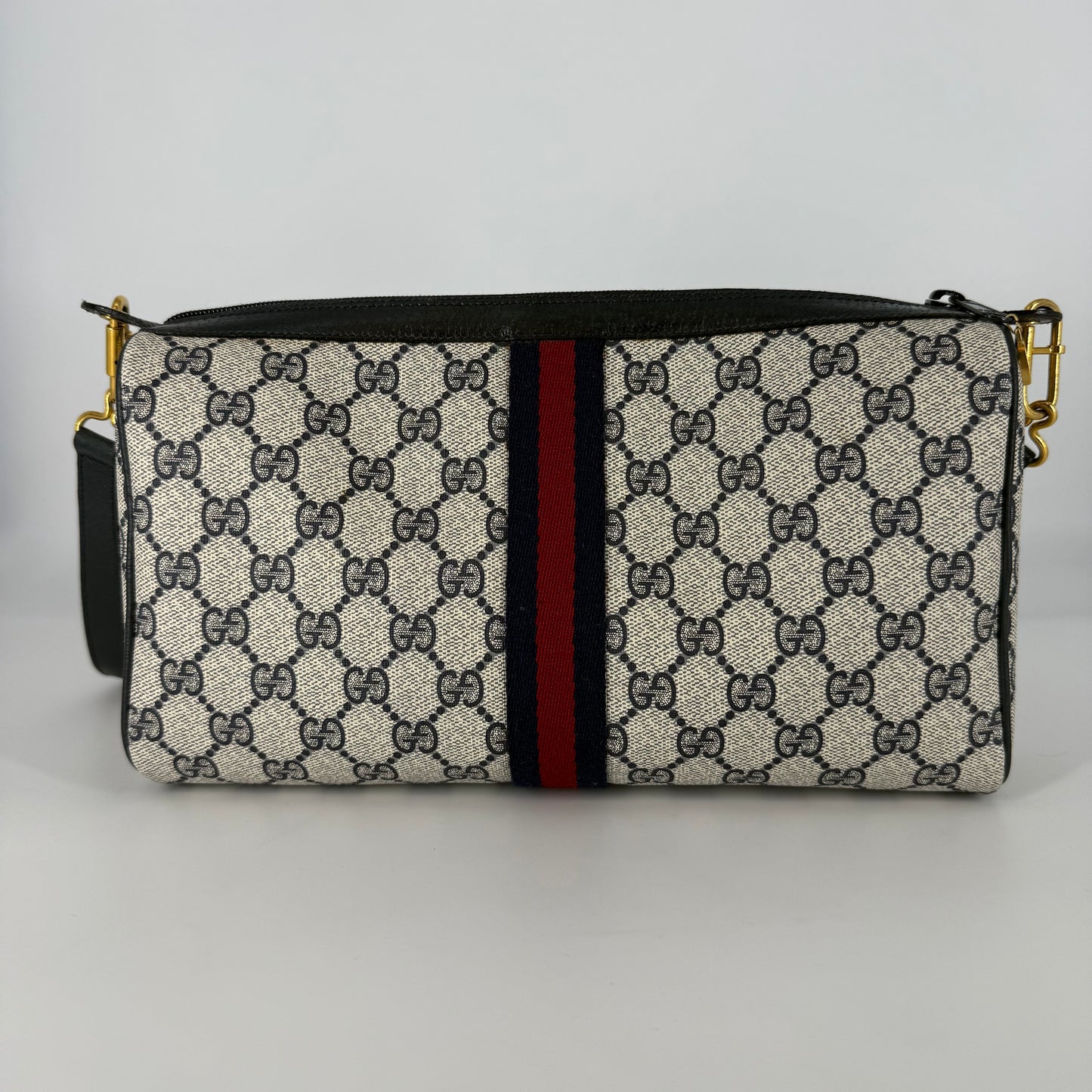 Gucci – GG Supreme Shelly Crossbody Bag