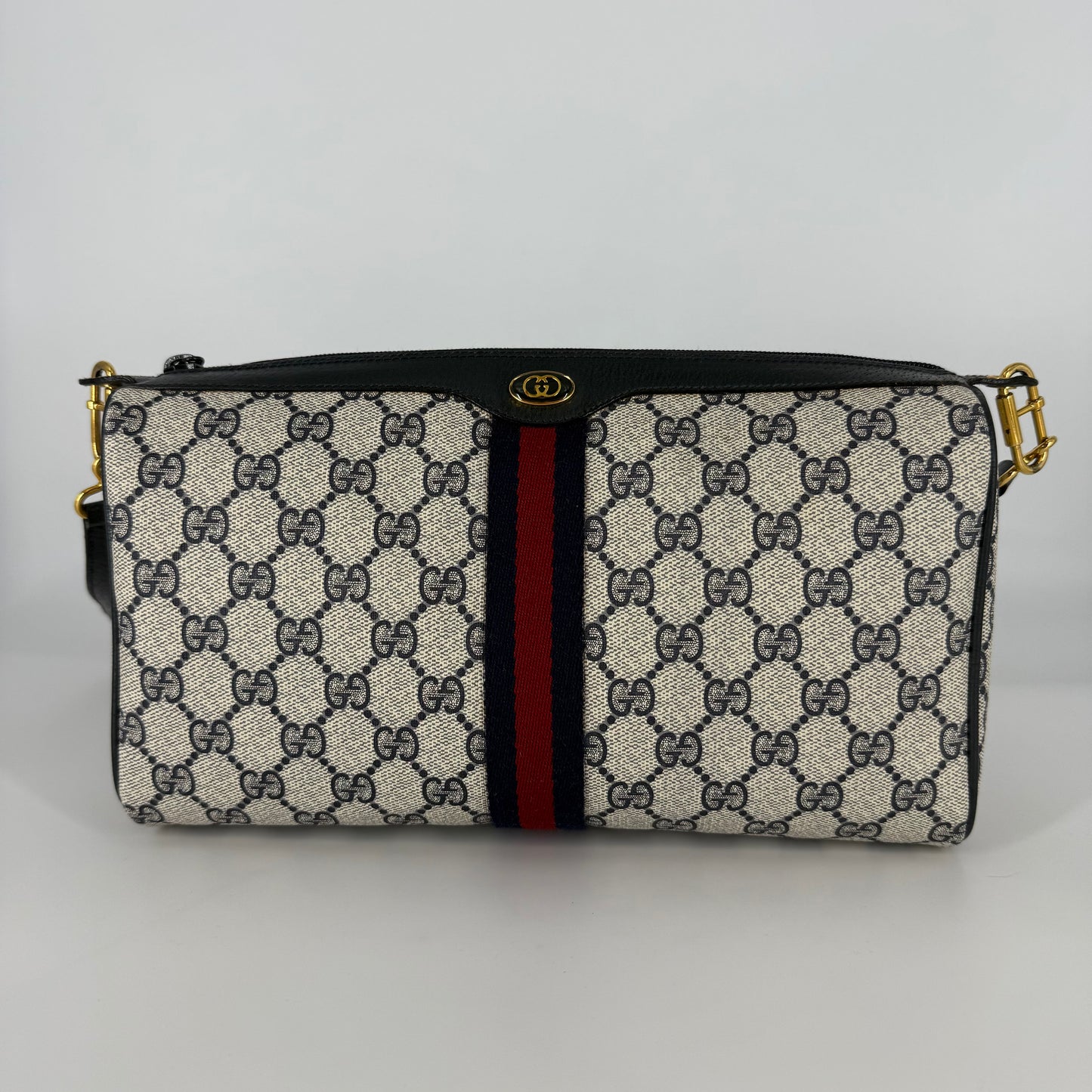 Gucci – GG Supreme Shelly Crossbody Bag