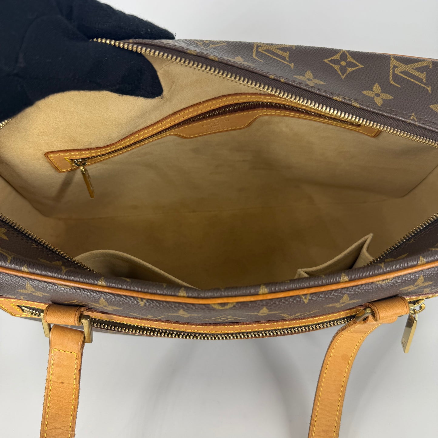 LOUIS VUITTON Cité GM