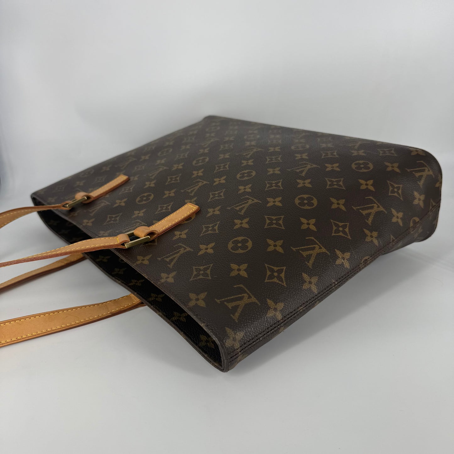 LOUIS VUITTON Luco – Monogram Canvas