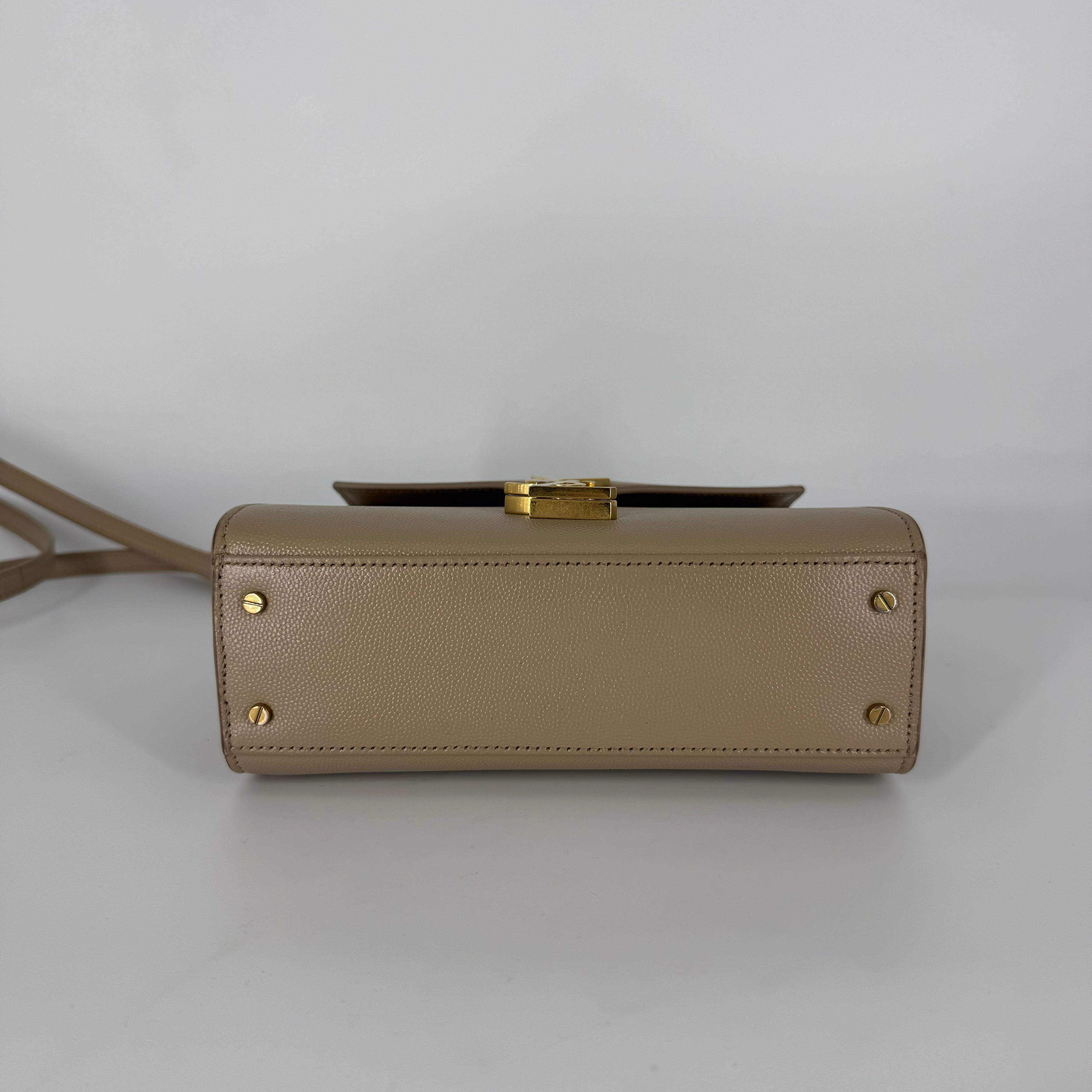 Cassandra Top Handle