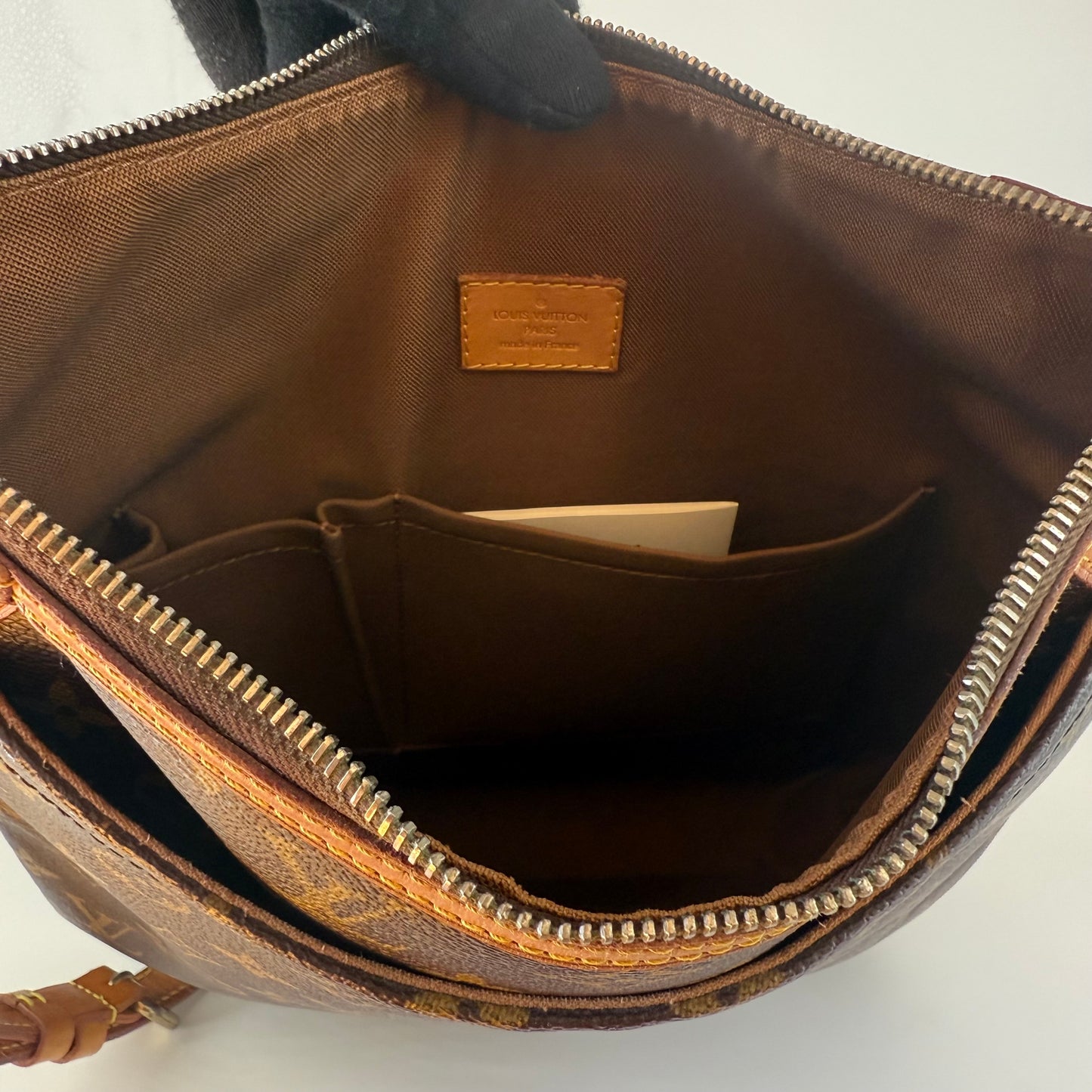 LOUIS VUITTION Odéon MM