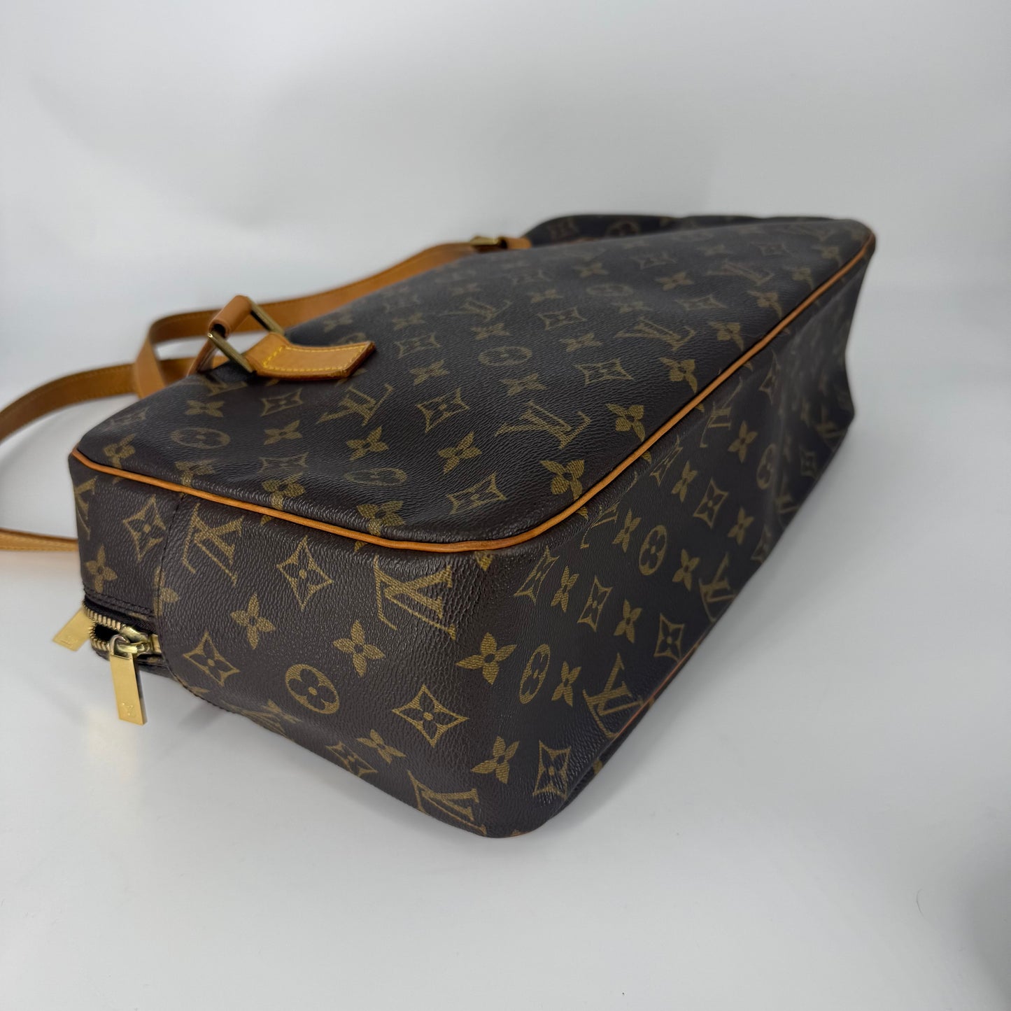 LOUIS VUITTON Cité GM