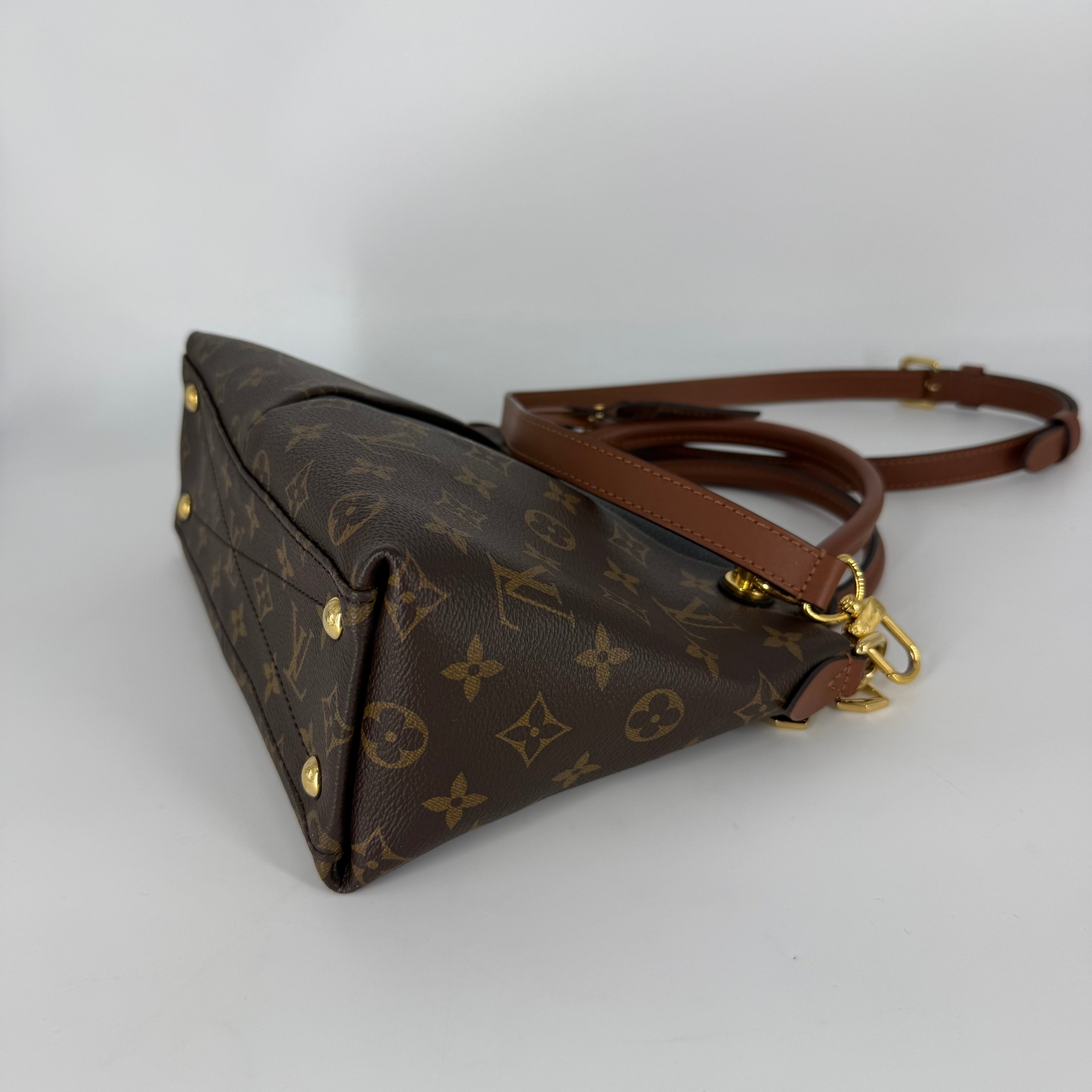 V Tote BB