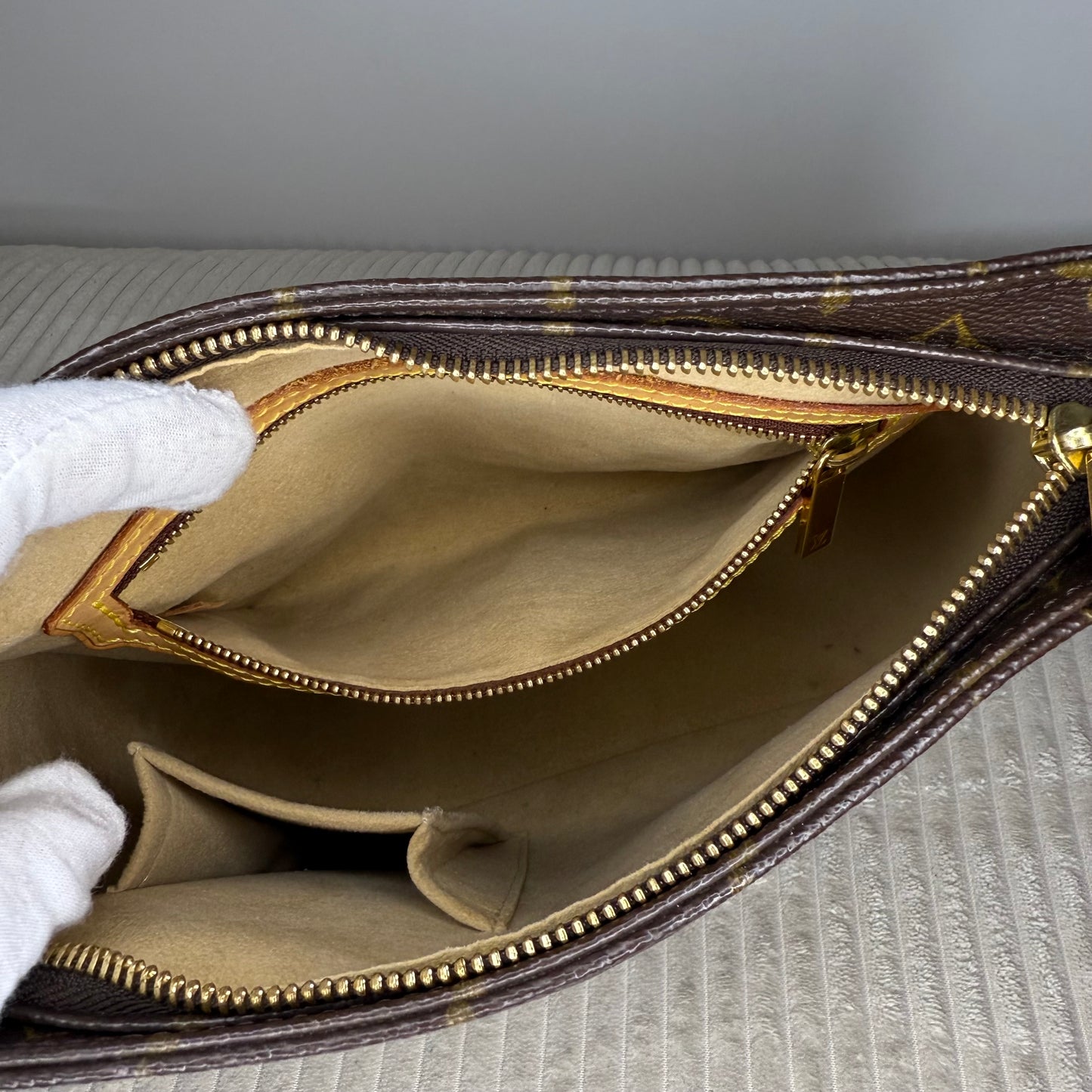 Louis Vuitton – Monogram Looping MM