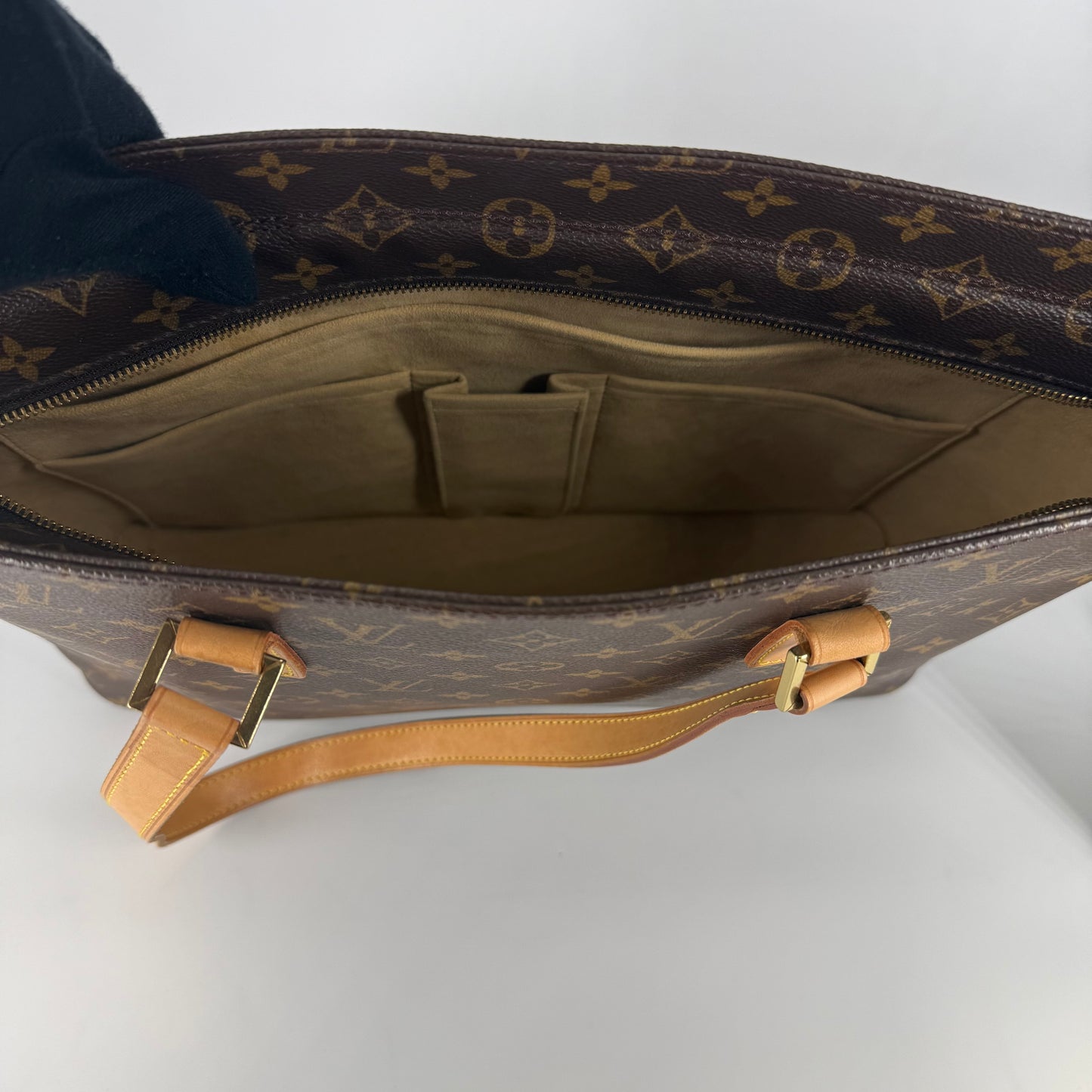 LOUIS VUITTON Luco – Monogram Canvas