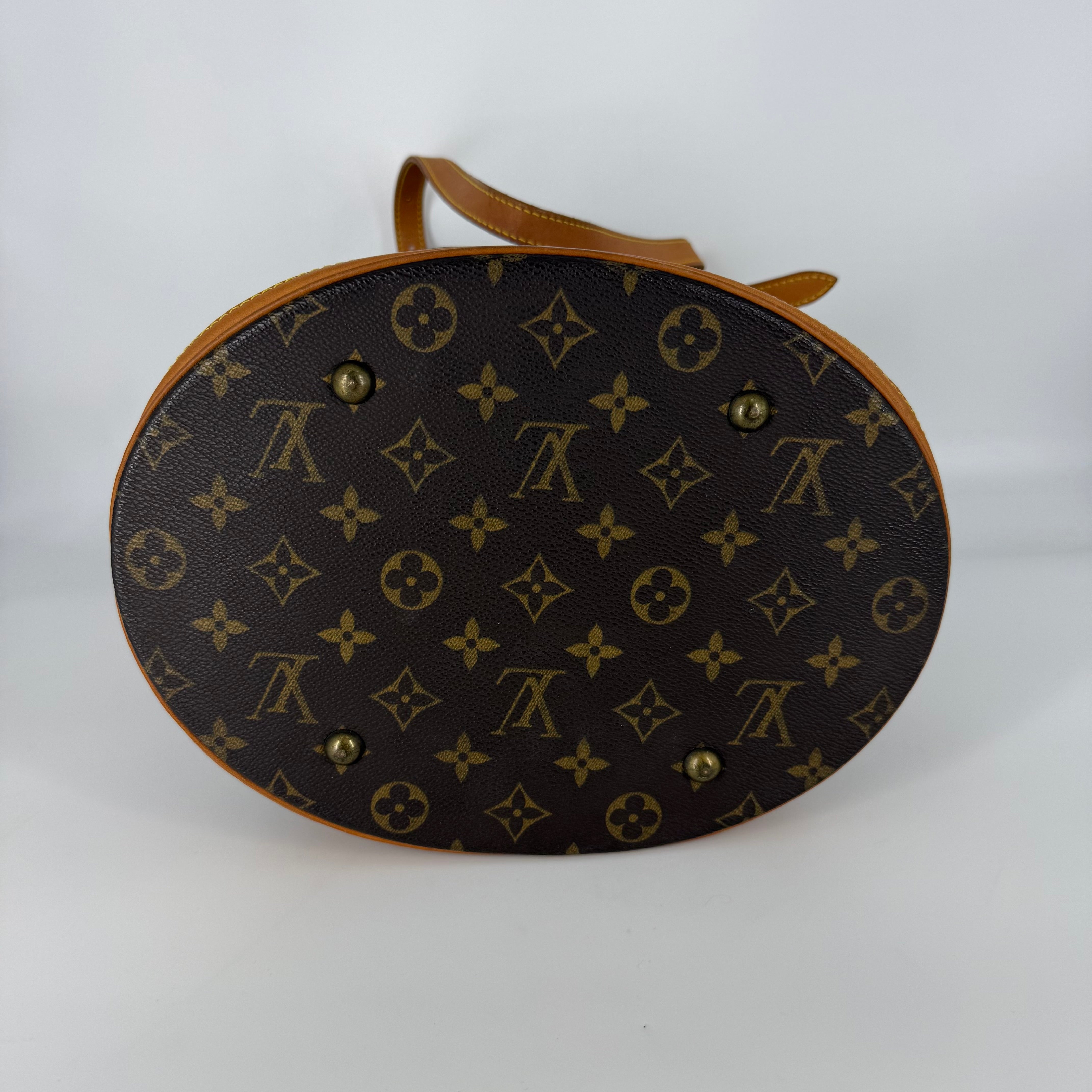 Bucket GM Monogram