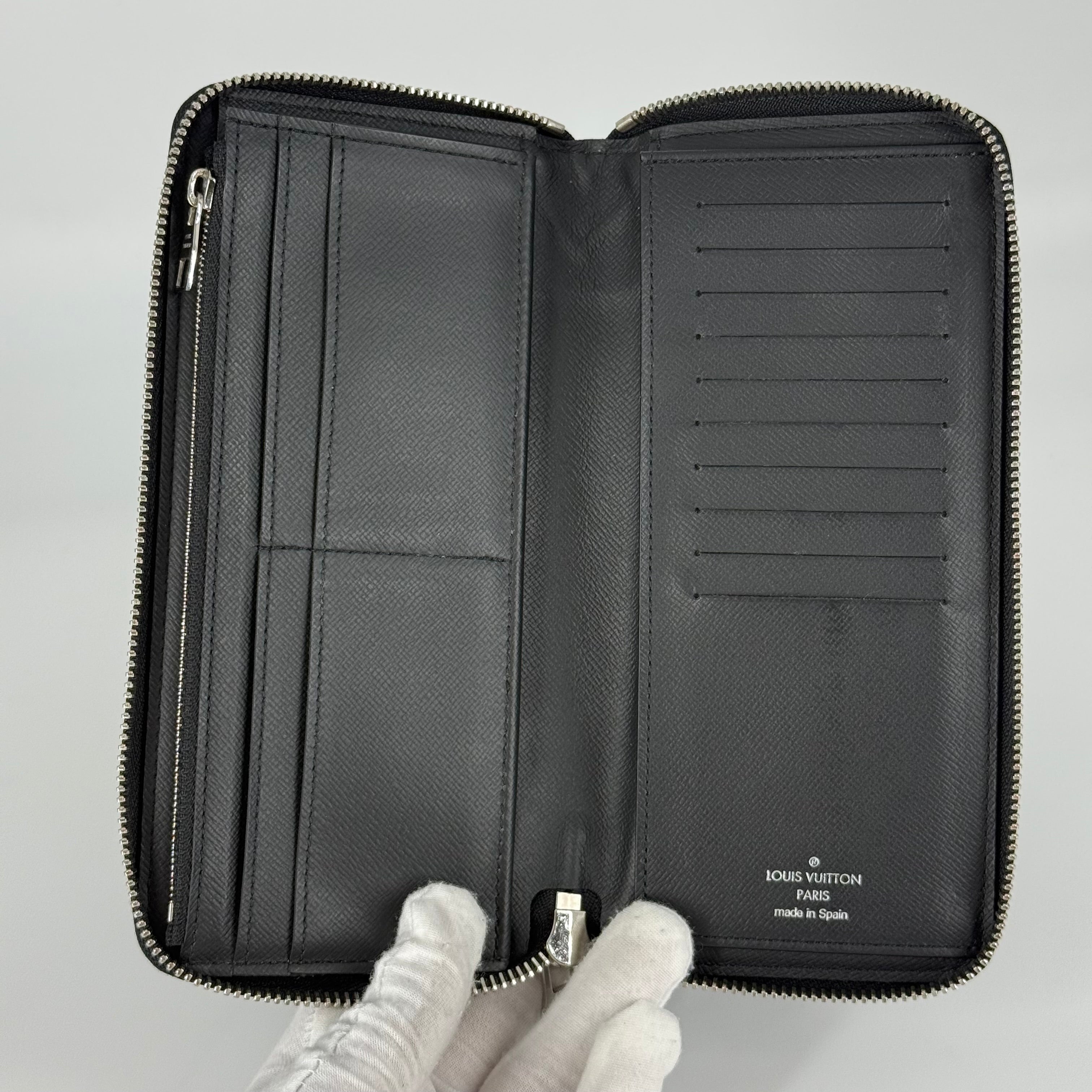Zippy Vertical Wallet