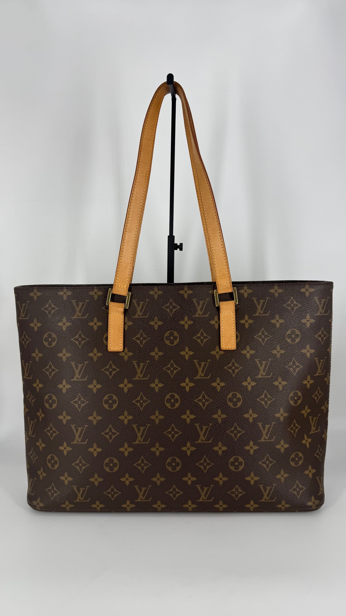 LOUIS VUITTON Luco – Monogram Canvas