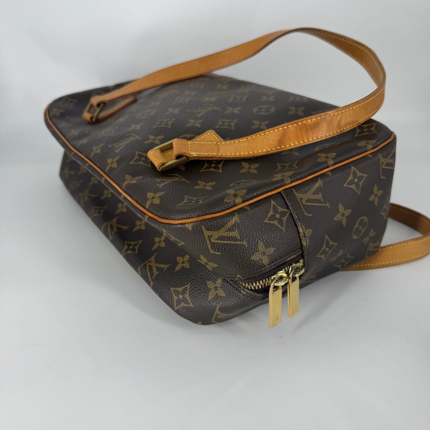 LOUIS VUITTON Cité GM