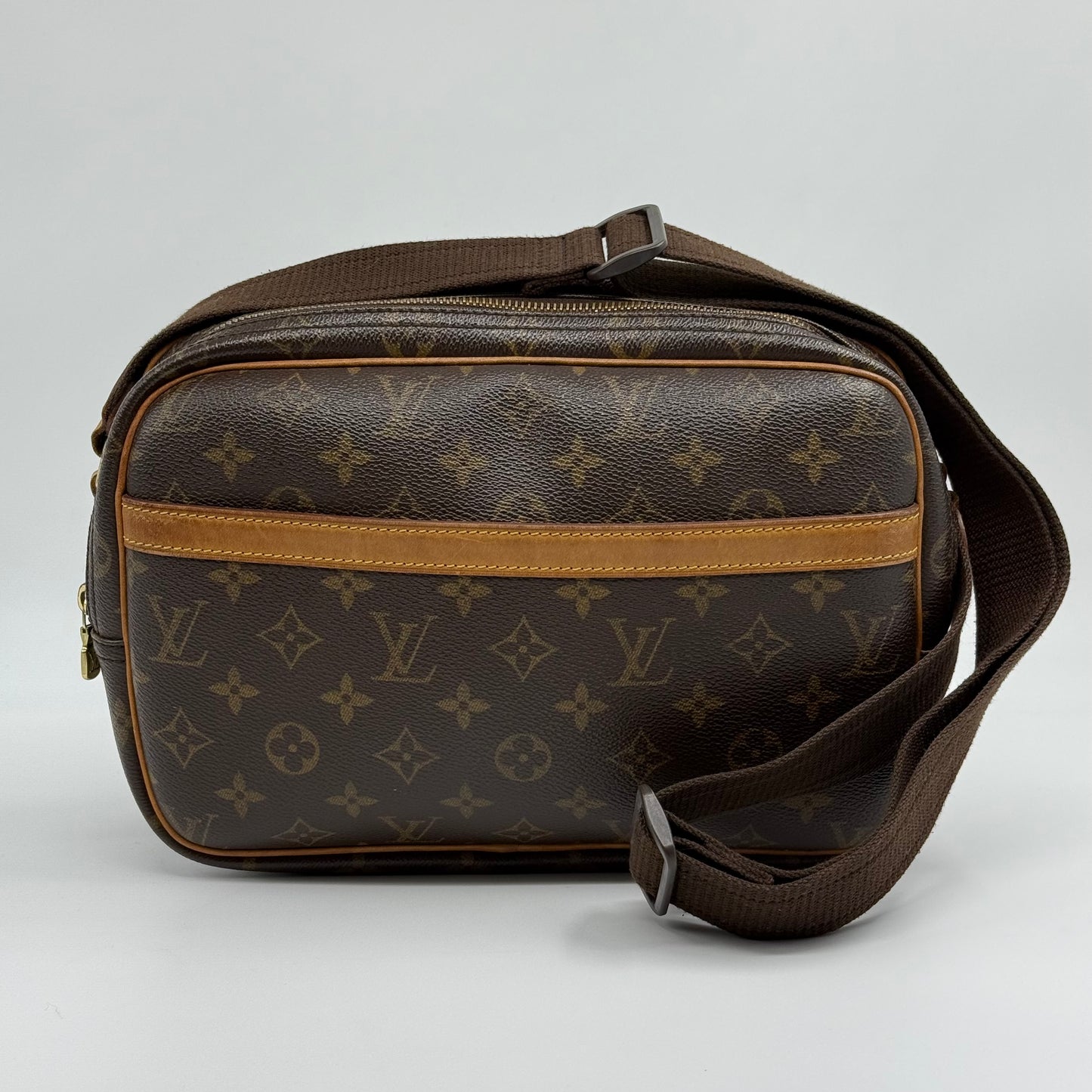 Louis Vuitton – Reporter GM Crossbody Bag