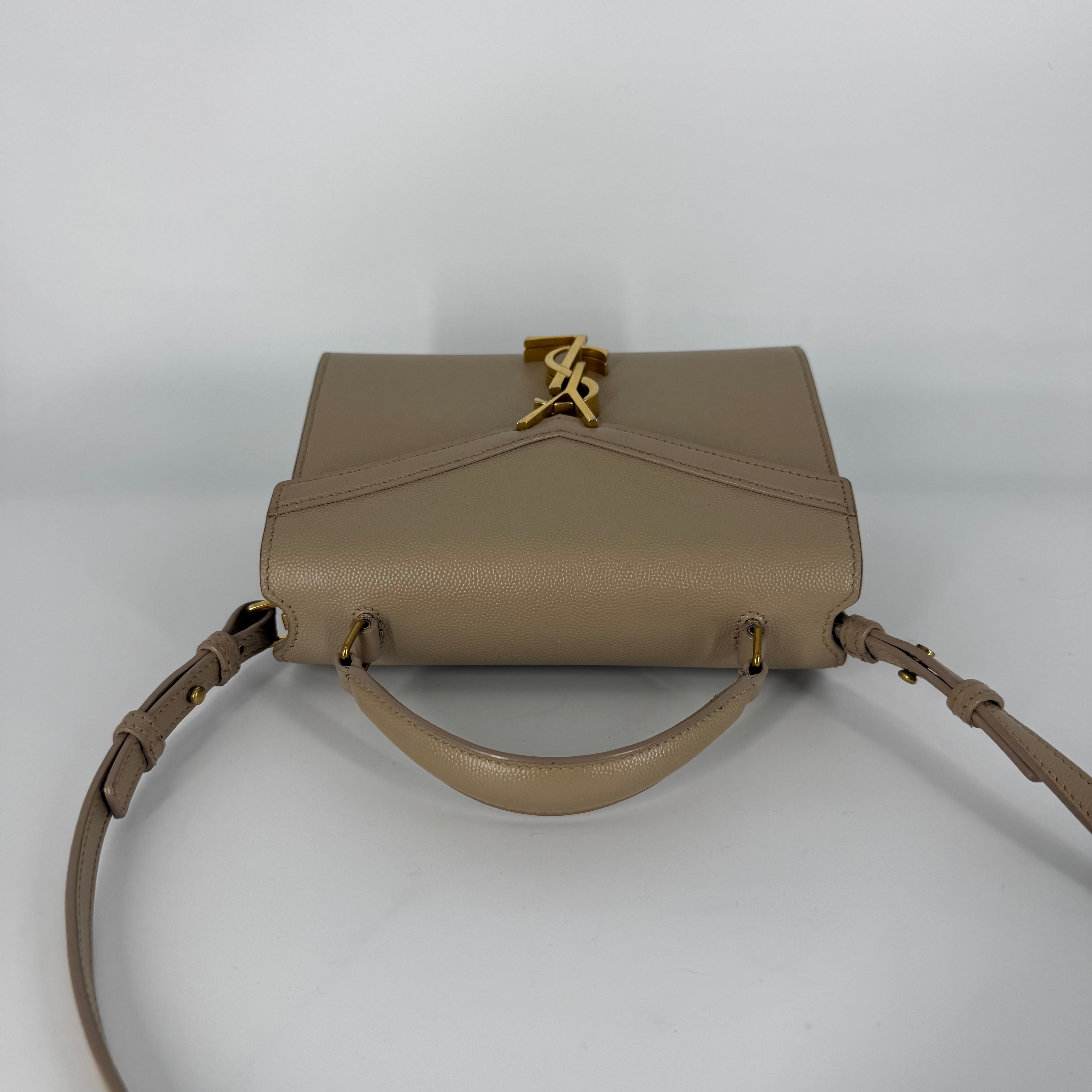 Cassandra Top Handle
