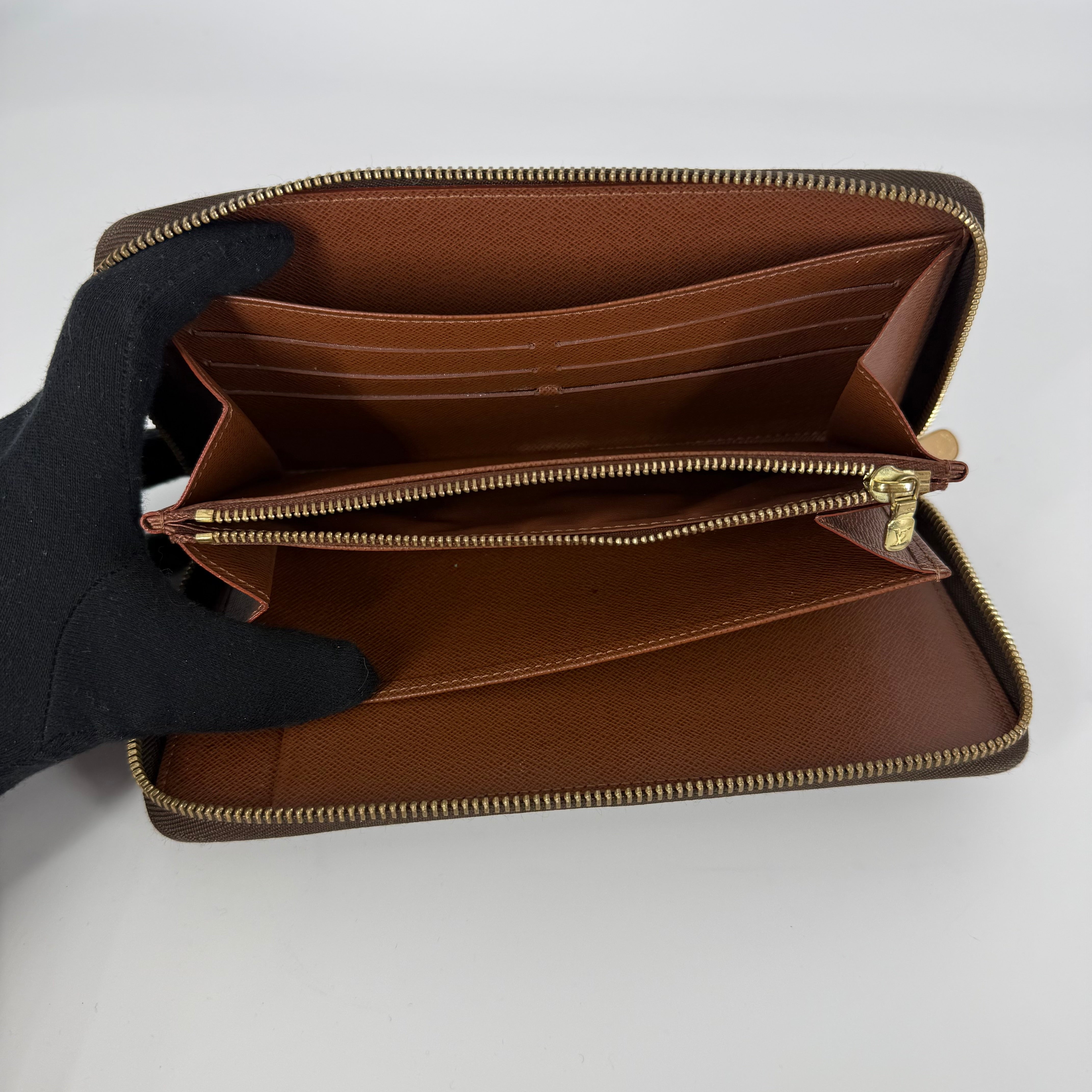 Zippy Wallet Monogram